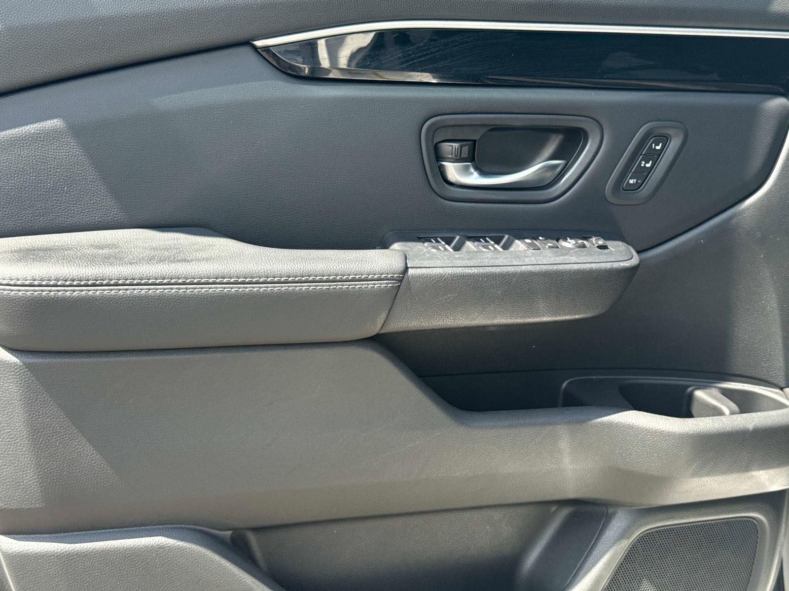 2024 Honda Pilot EX-L w/Rear Captain’s Chairs