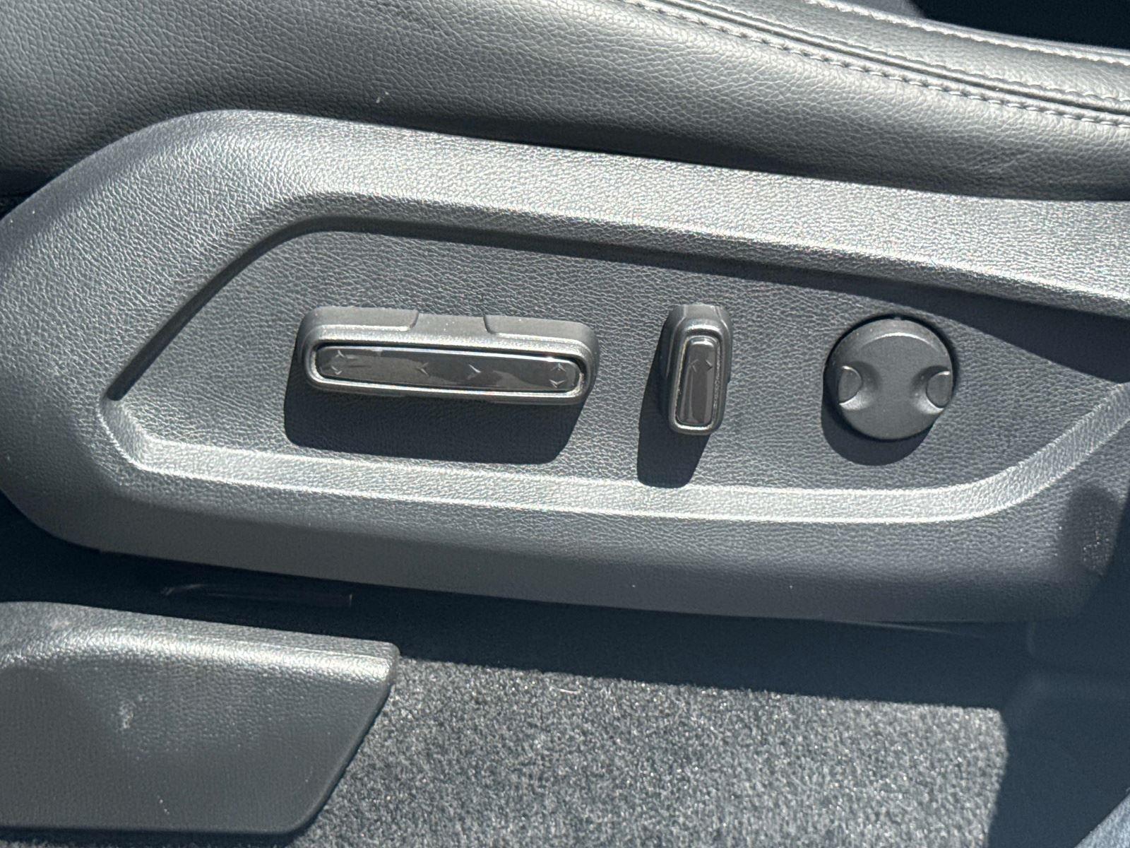 2024 Honda Pilot EX-L w/Rear Captain’s Chairs