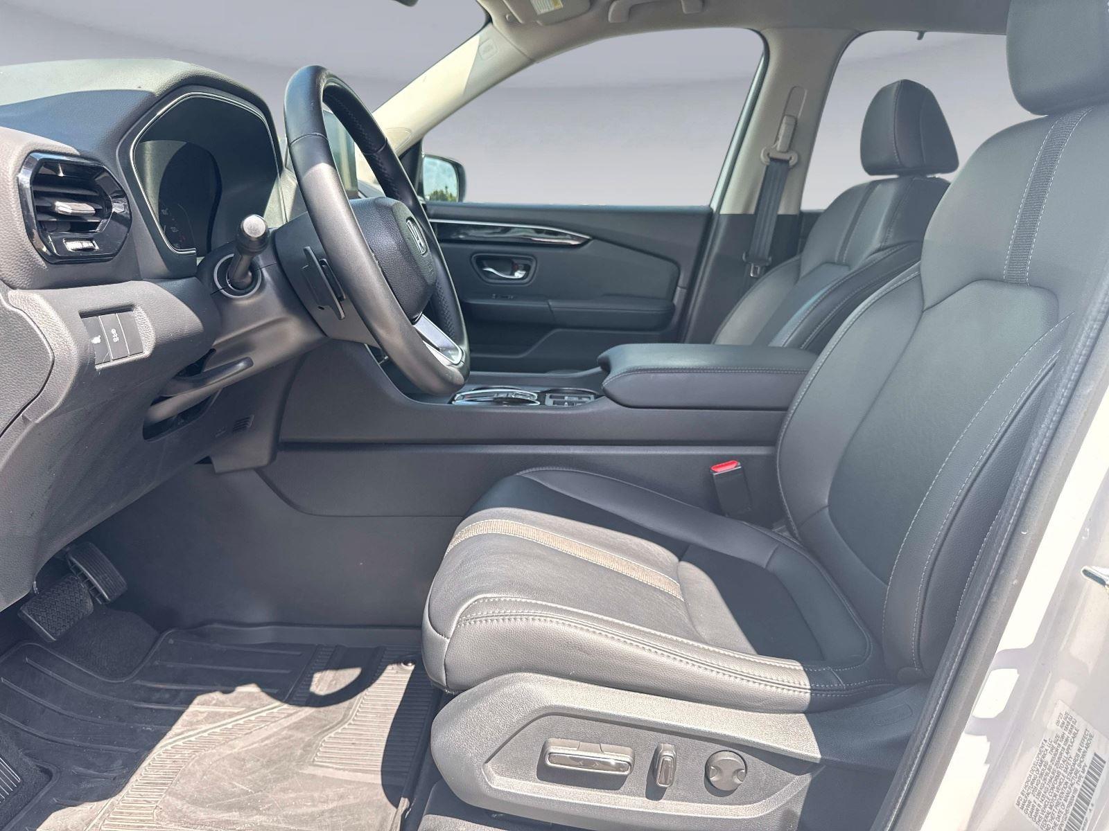2024 Honda Pilot EX-L w/Rear Captain’s Chairs