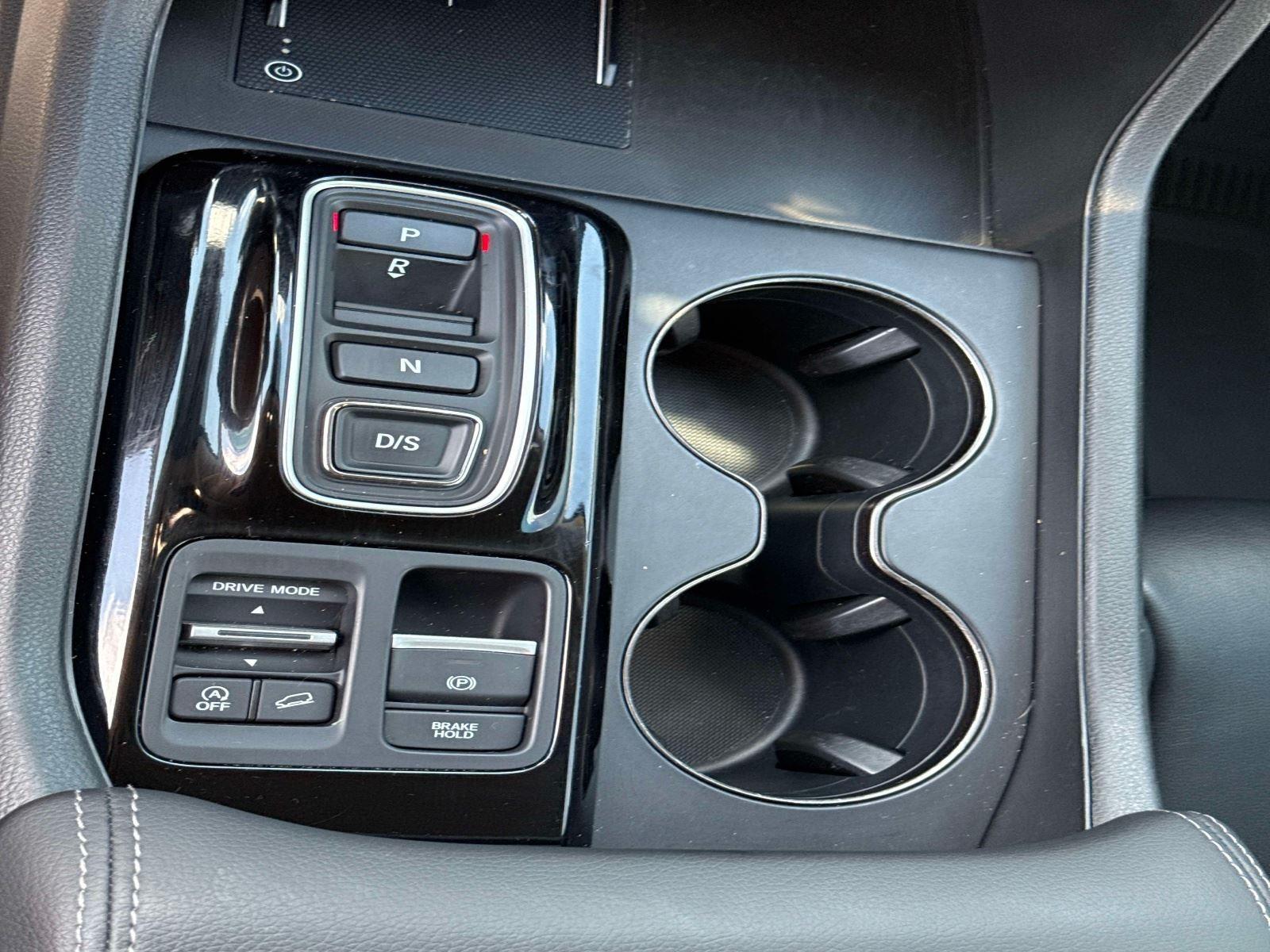 2024 Honda Pilot EX-L w/Rear Captain’s Chairs