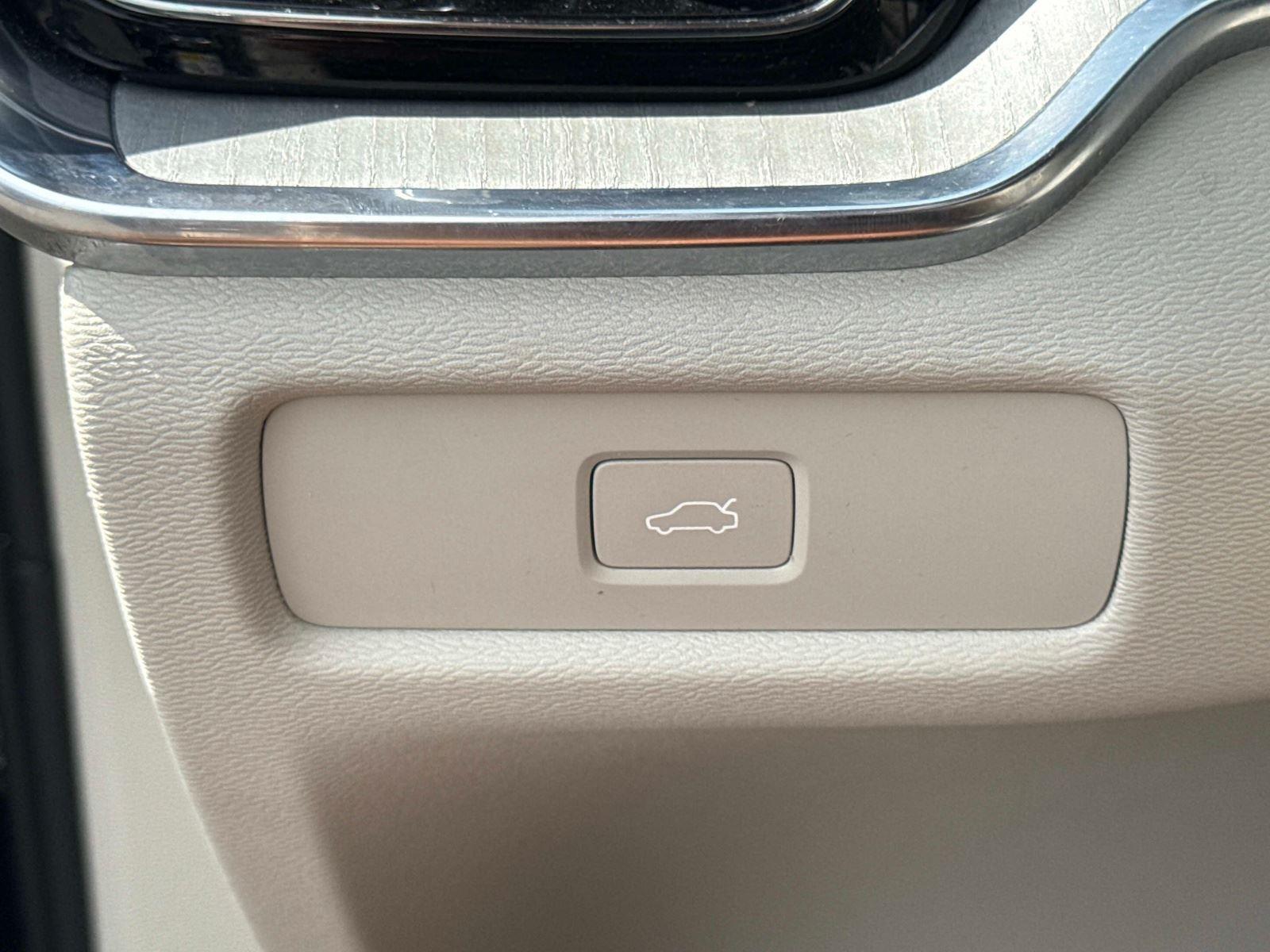2025 Volvo V60 Cross Country Plus