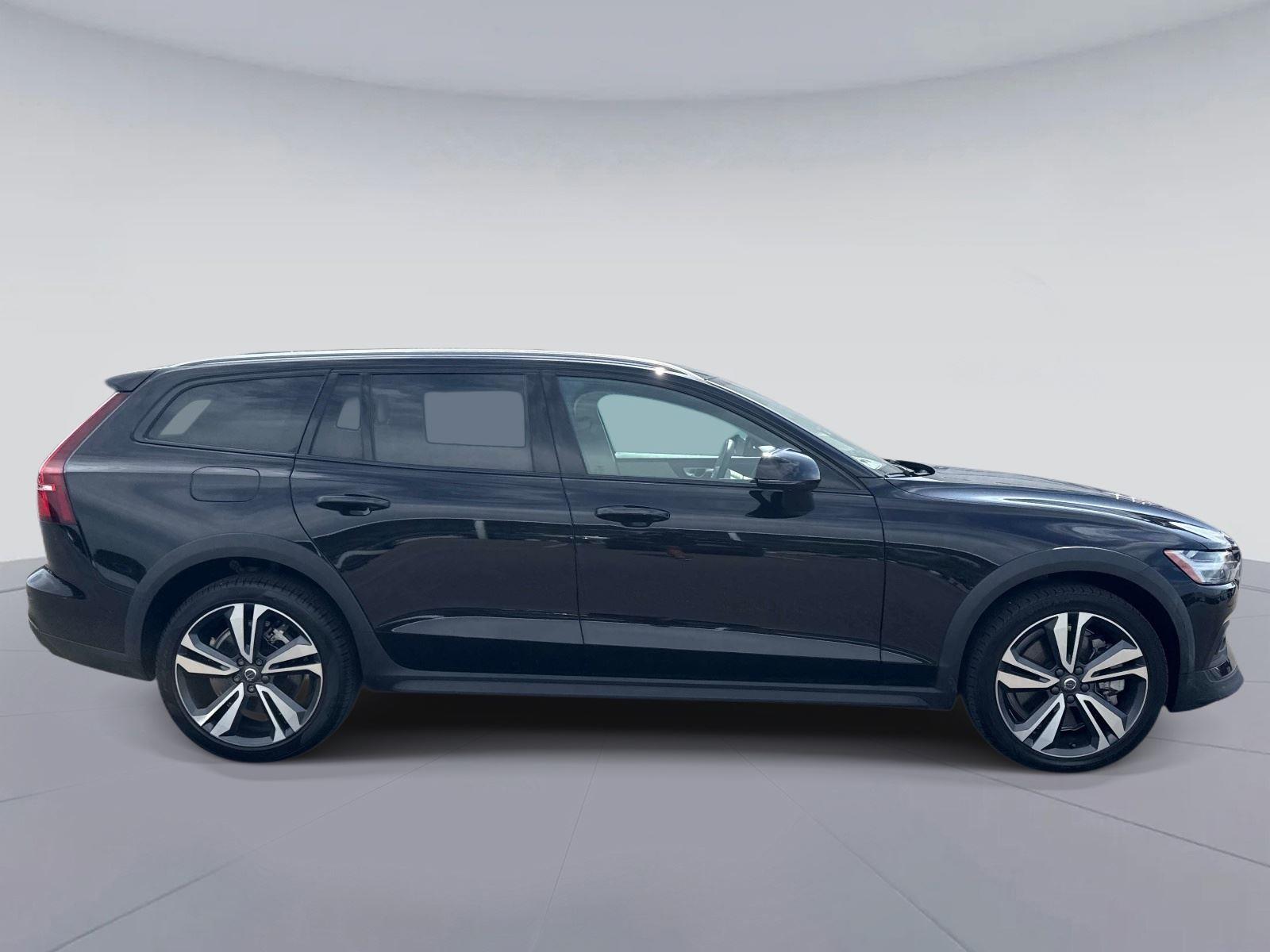 2025 Volvo V60 Cross Country Plus