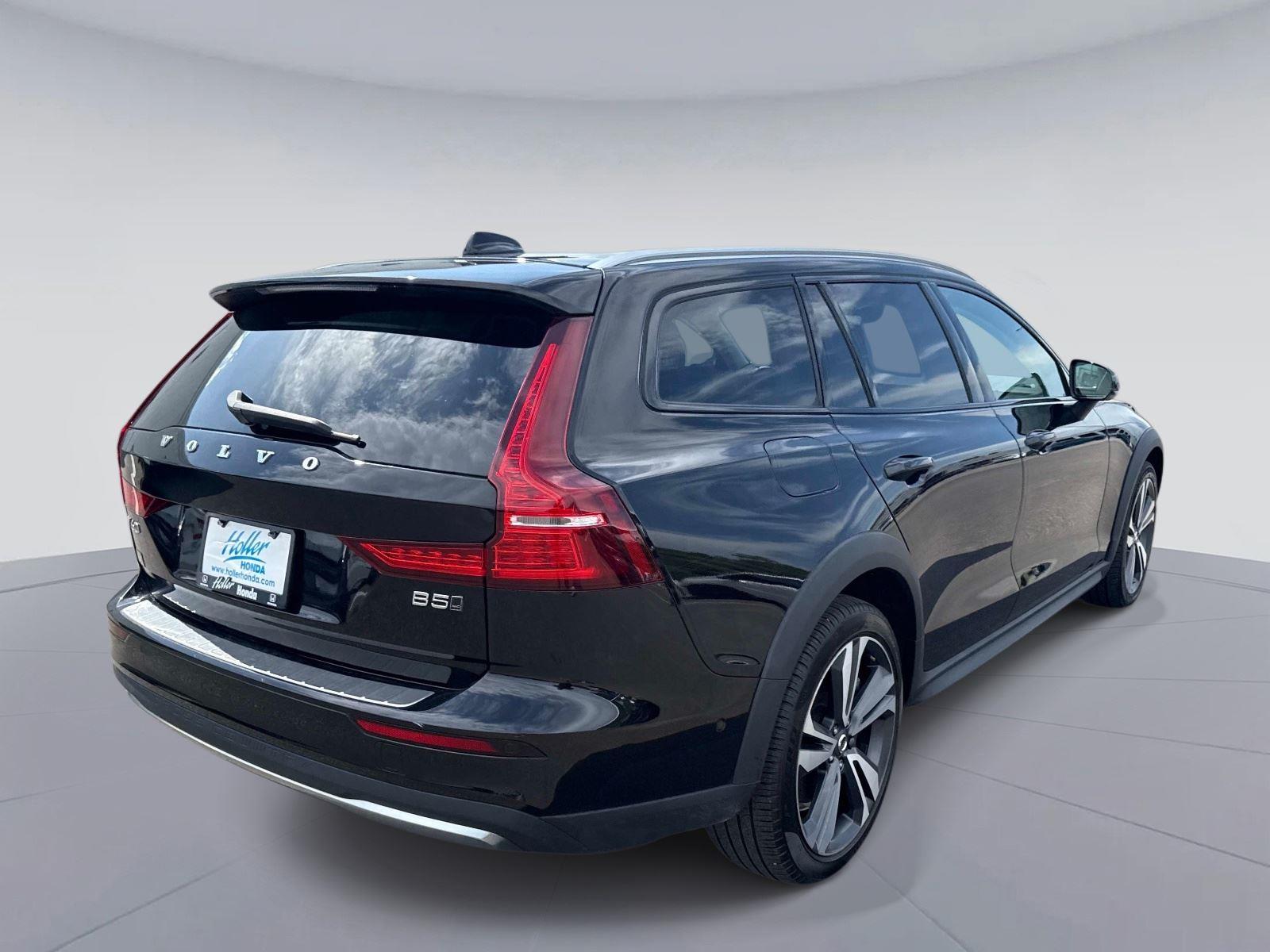 2025 Volvo V60 Cross Country Plus