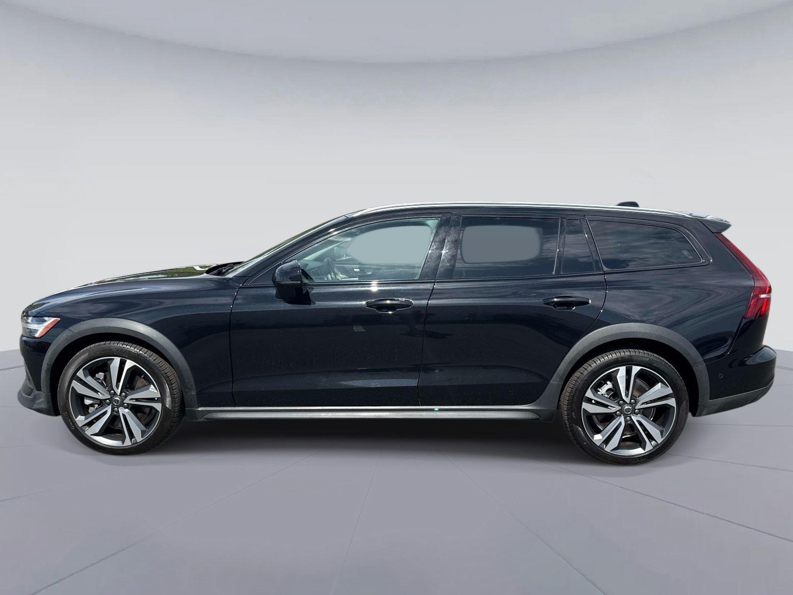 2025 Volvo V60 Cross Country Plus