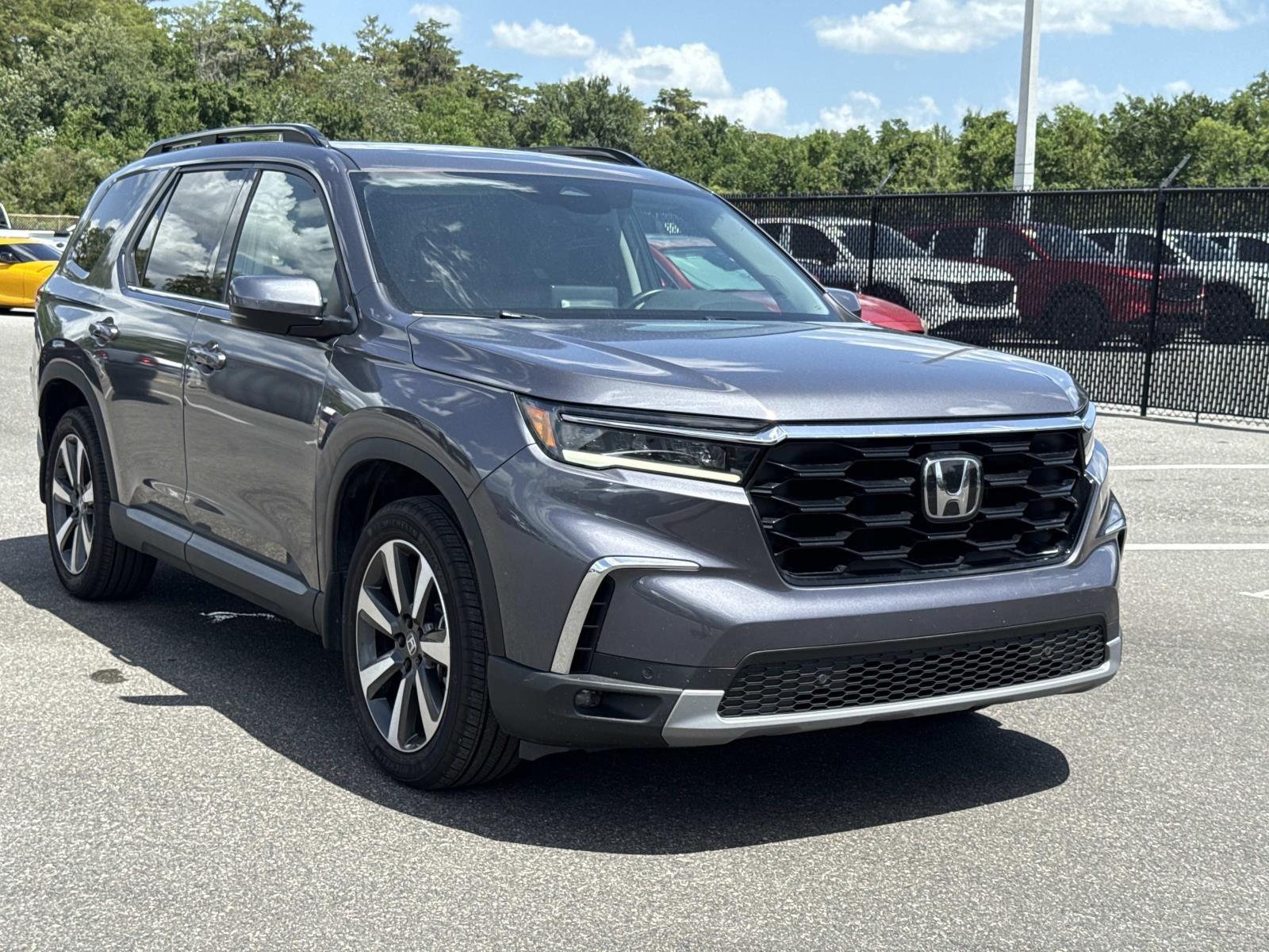 Gray (Modern Steel Metallic) 2025 Honda Pilot SUV / Crossover Front-Wheel Drive Automatic