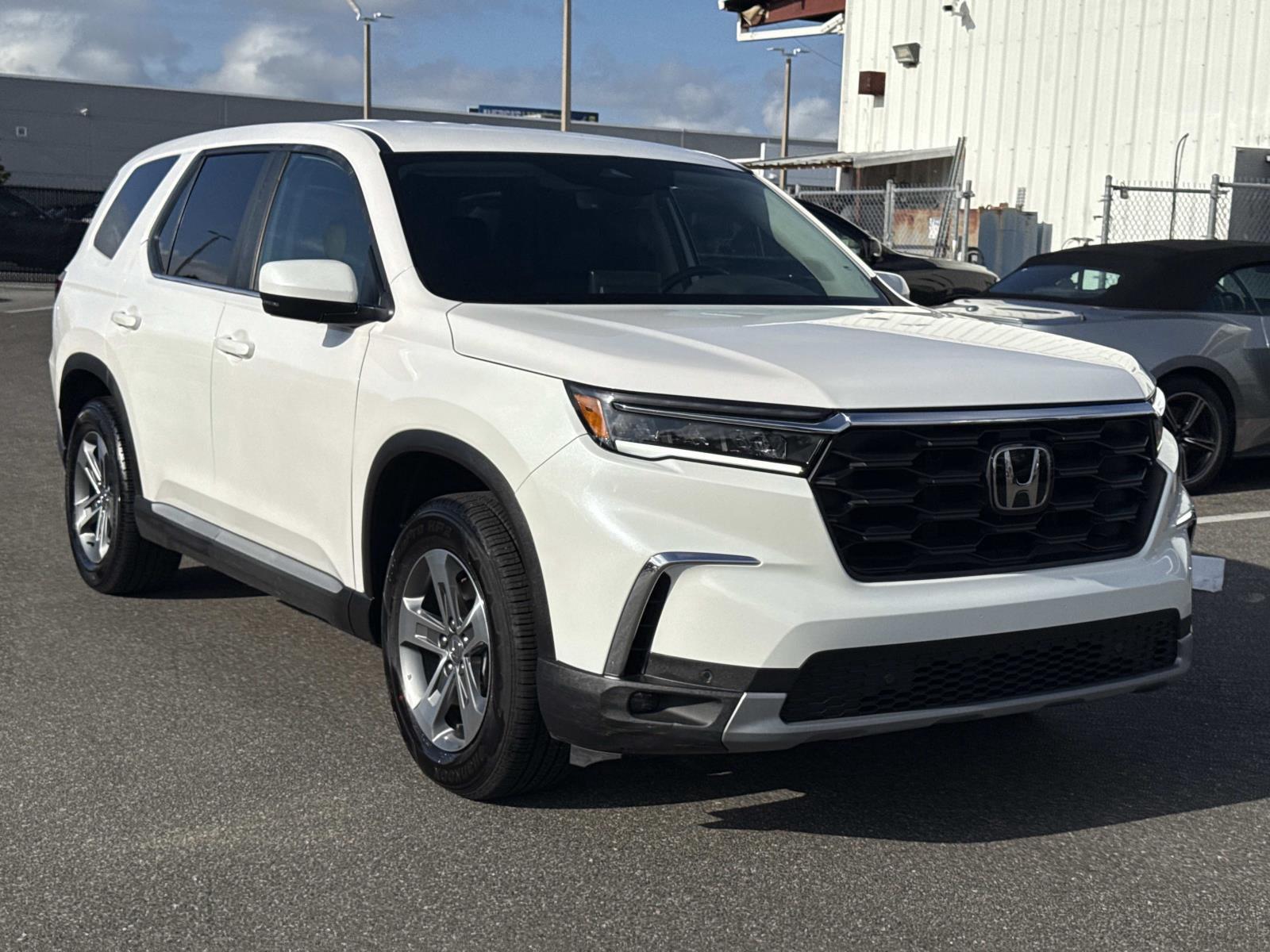 Platinum White Pearl 2025 Honda Pilot SUV / Crossover Front-Wheel Drive Automatic