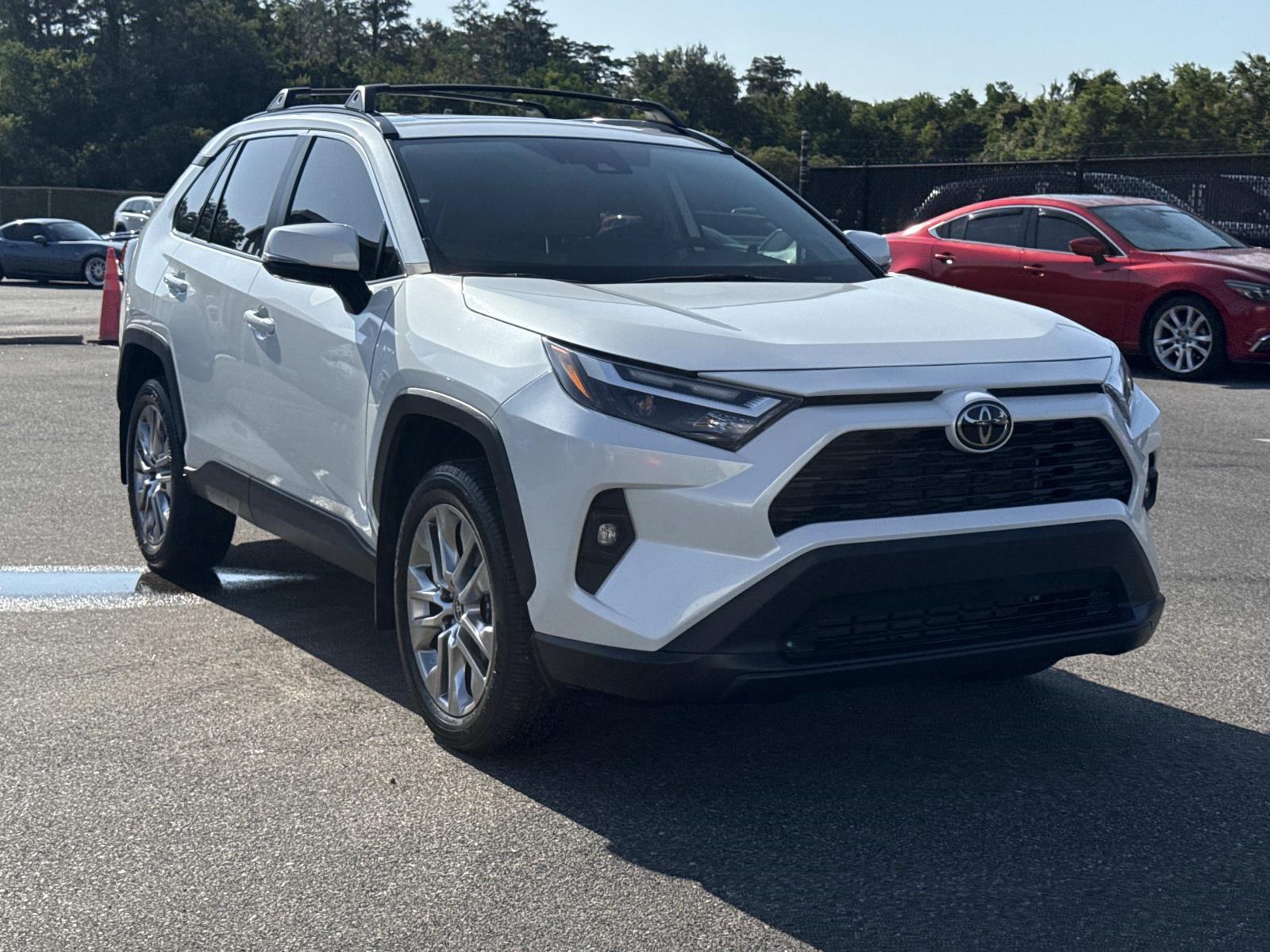 White (Wind Chill Pearl) 2024 Toyota RAV4 SUV / Crossover Front-Wheel Drive 8-Speed Automatic