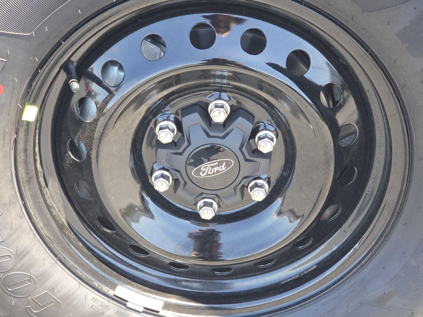 View vehicle photo 7