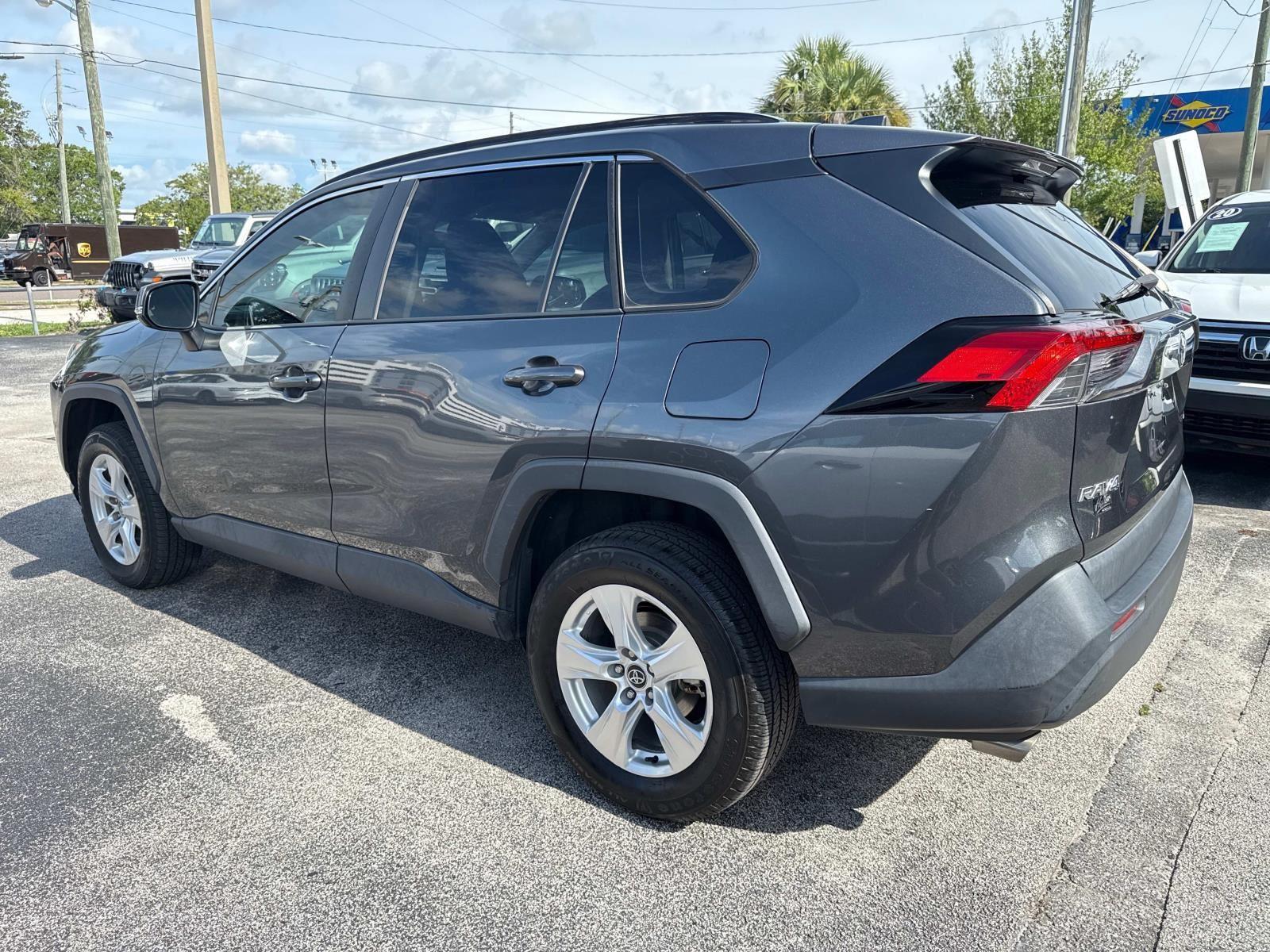 2020 Toyota RAV4 XLE photo 2