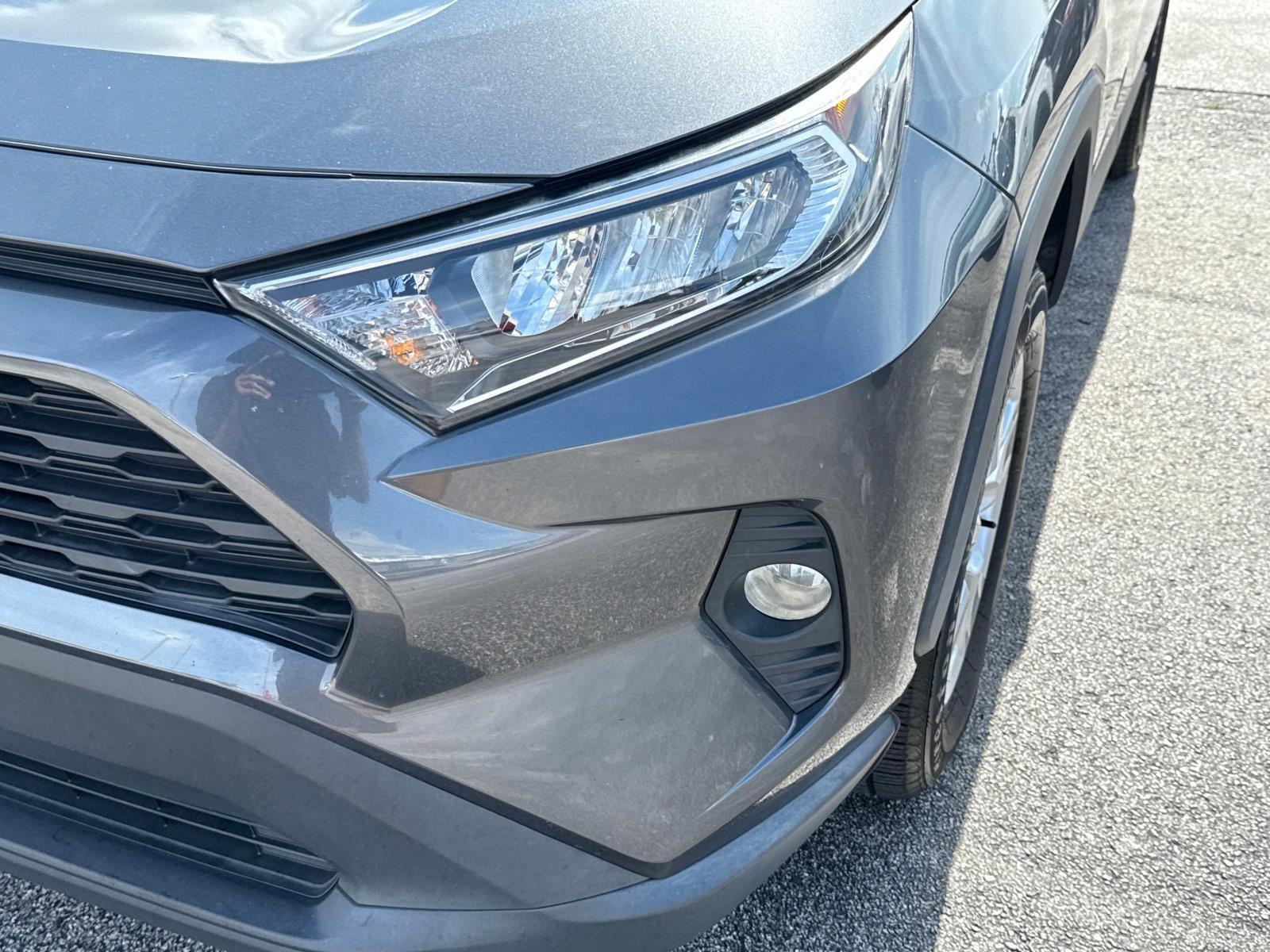 2020 Toyota RAV4 XLE photo 4