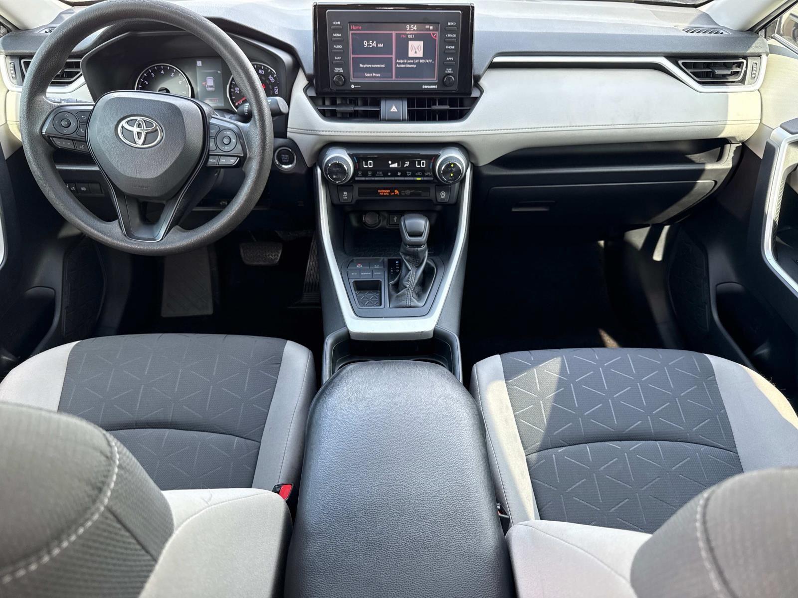 2020 Toyota RAV4 XLE photo 8
