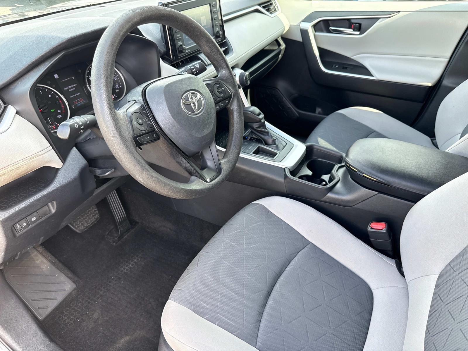 2020 Toyota RAV4 XLE photo 12