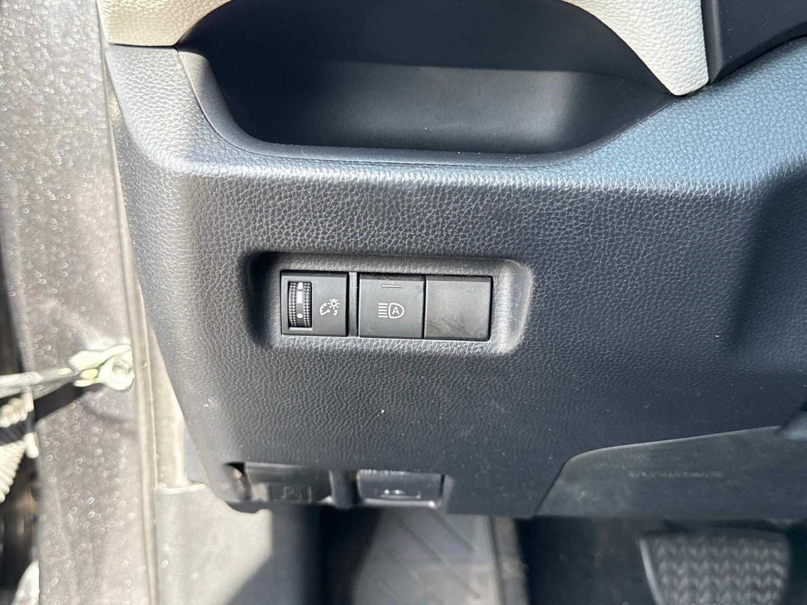 2020 Toyota RAV4 XLE photo 19