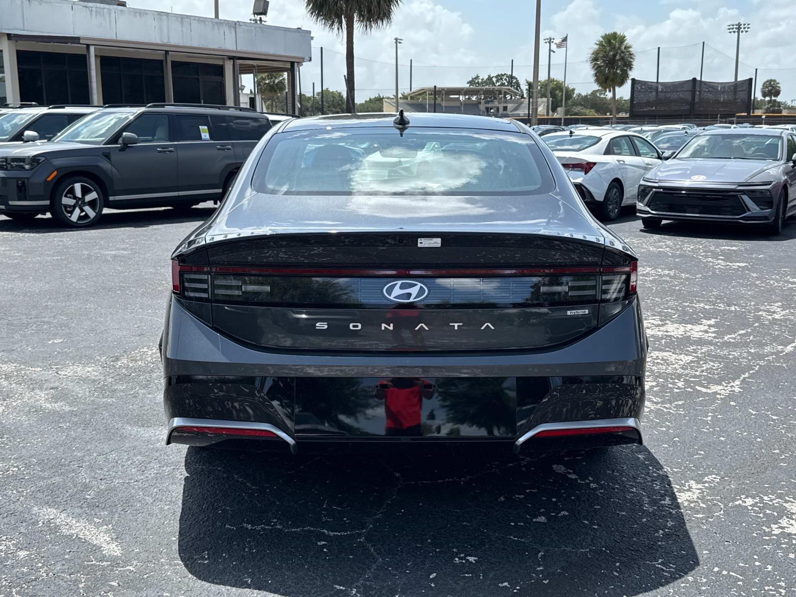 2025 Hyundai Sonata Hybrid SEL photo 2