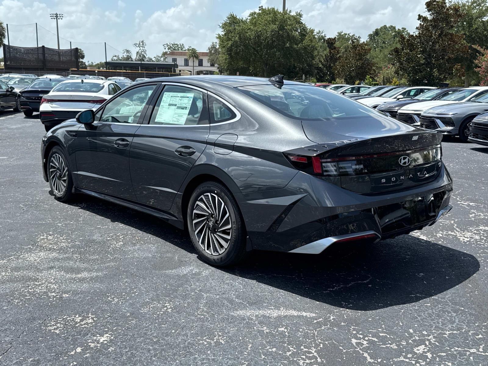 2025 Hyundai Sonata Hybrid SEL photo 3