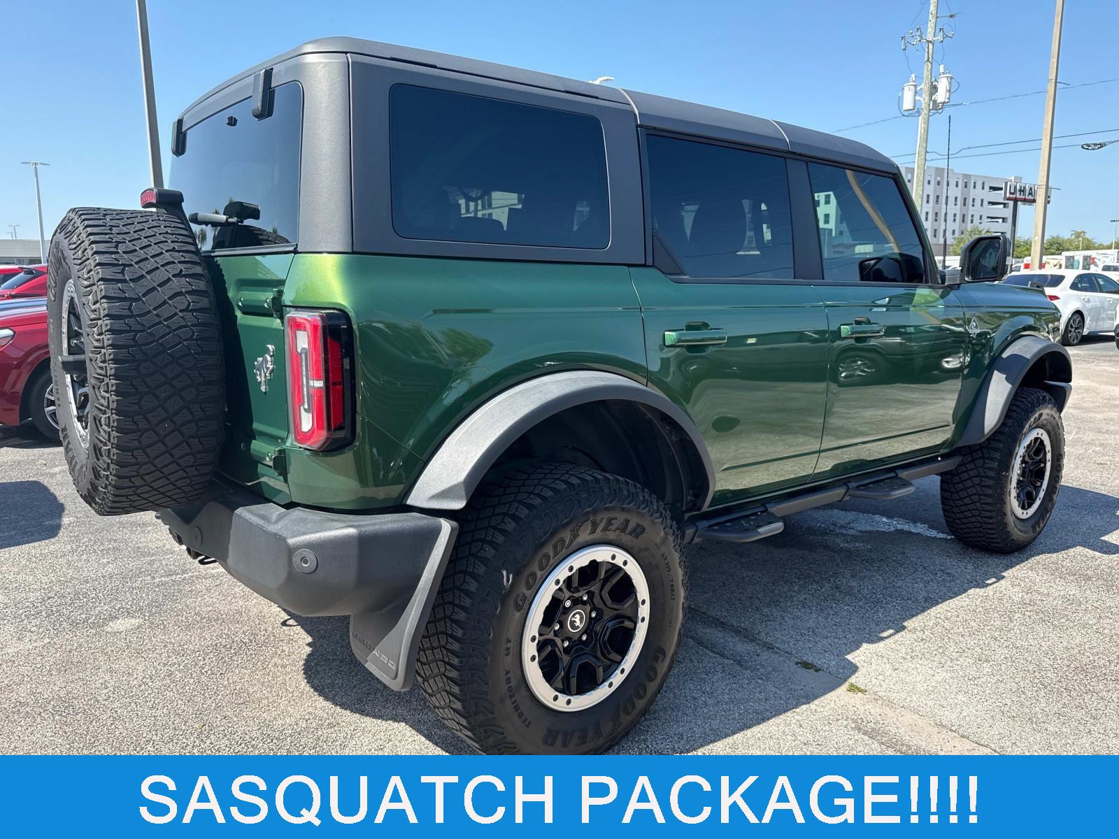 2022 Ford Bronco Outer Banks photo 2