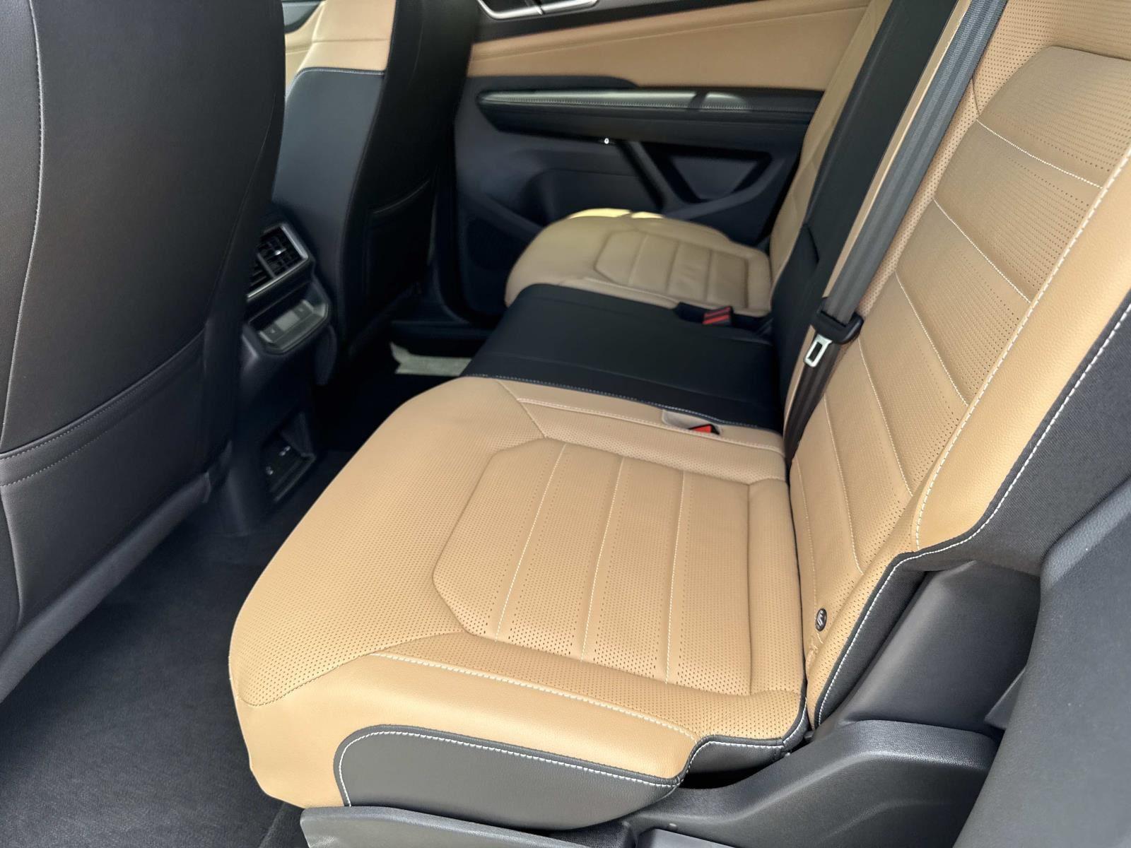 2025 Volkswagen Atlas Cross Sport 2.0T SEL R-Line Black
