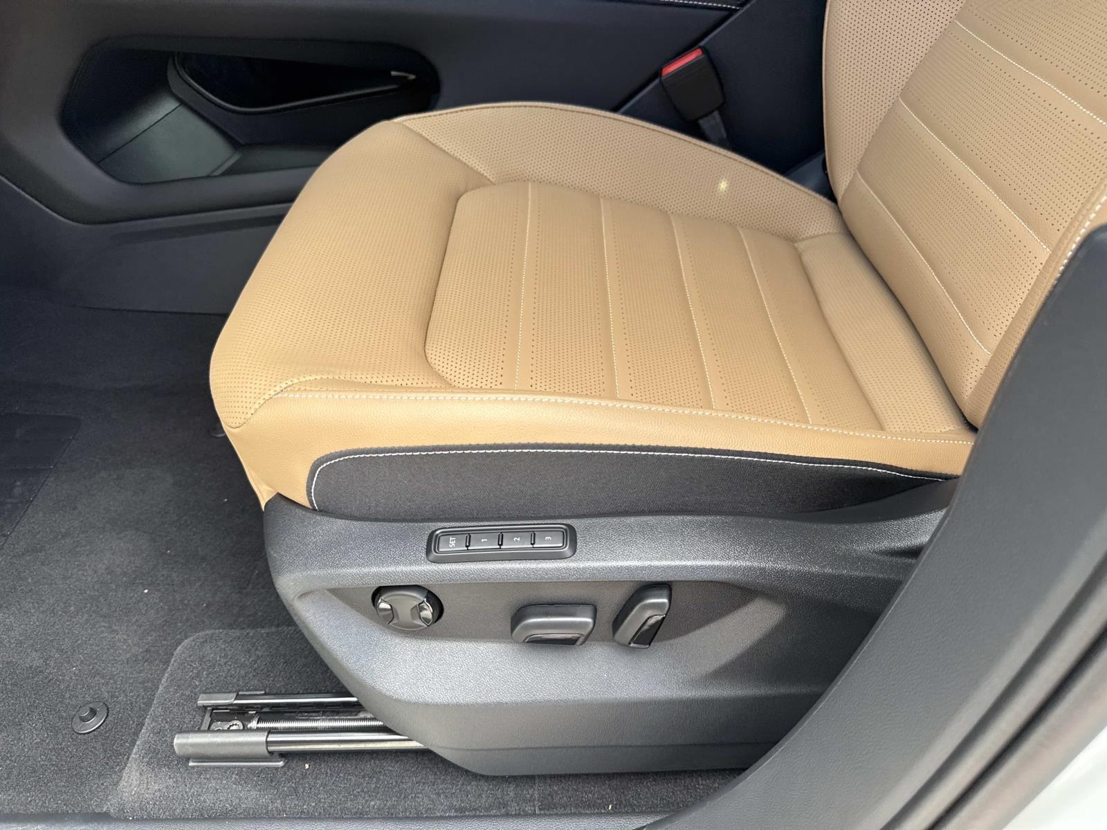 2025 Volkswagen Atlas Cross Sport 2.0T SEL R-Line Black