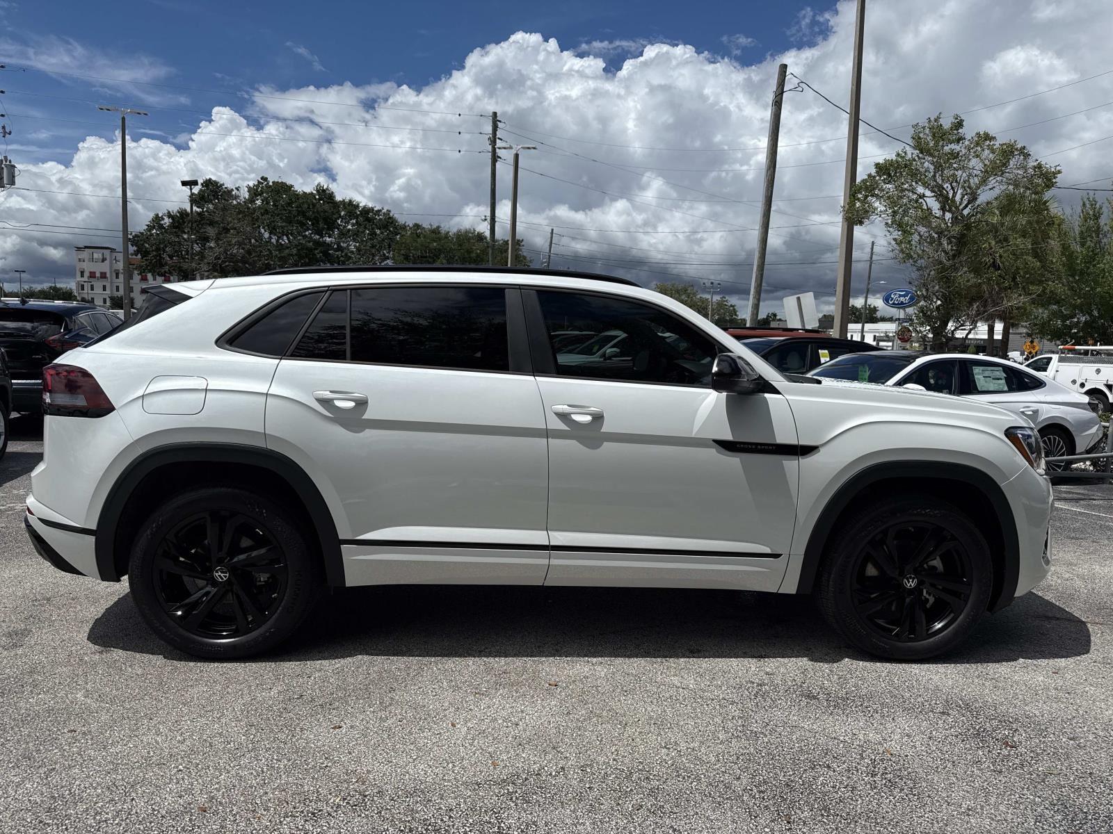 2025 Volkswagen Atlas Cross Sport 2.0T SEL R-Line Black