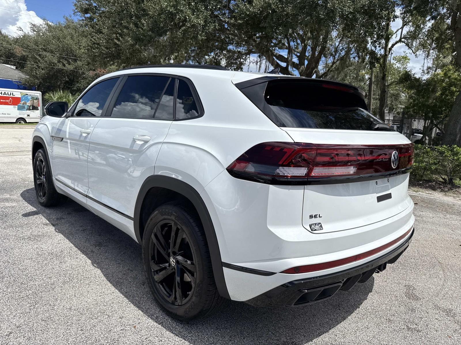 2025 Volkswagen Atlas Cross Sport 2.0T SEL R-Line Black