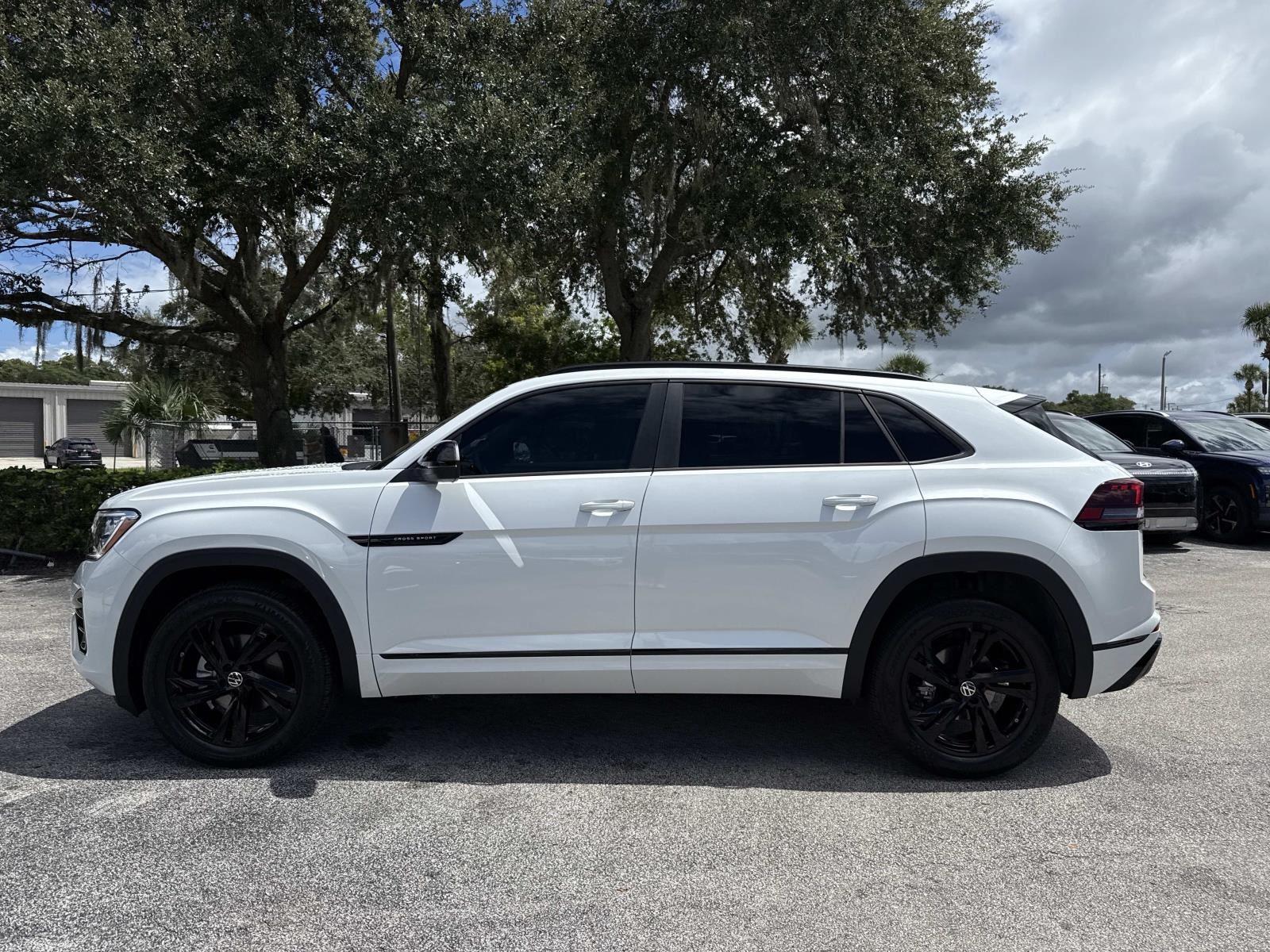 2025 Volkswagen Atlas Cross Sport 2.0T SEL R-Line Black