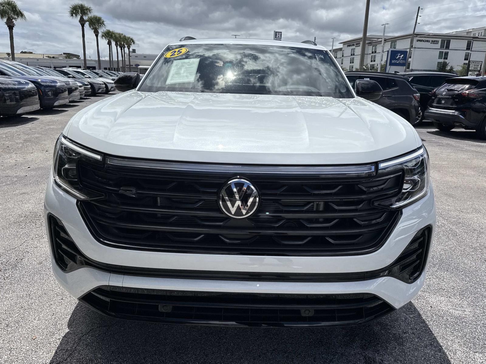2025 Volkswagen Atlas Cross Sport 2.0T SEL R-Line Black