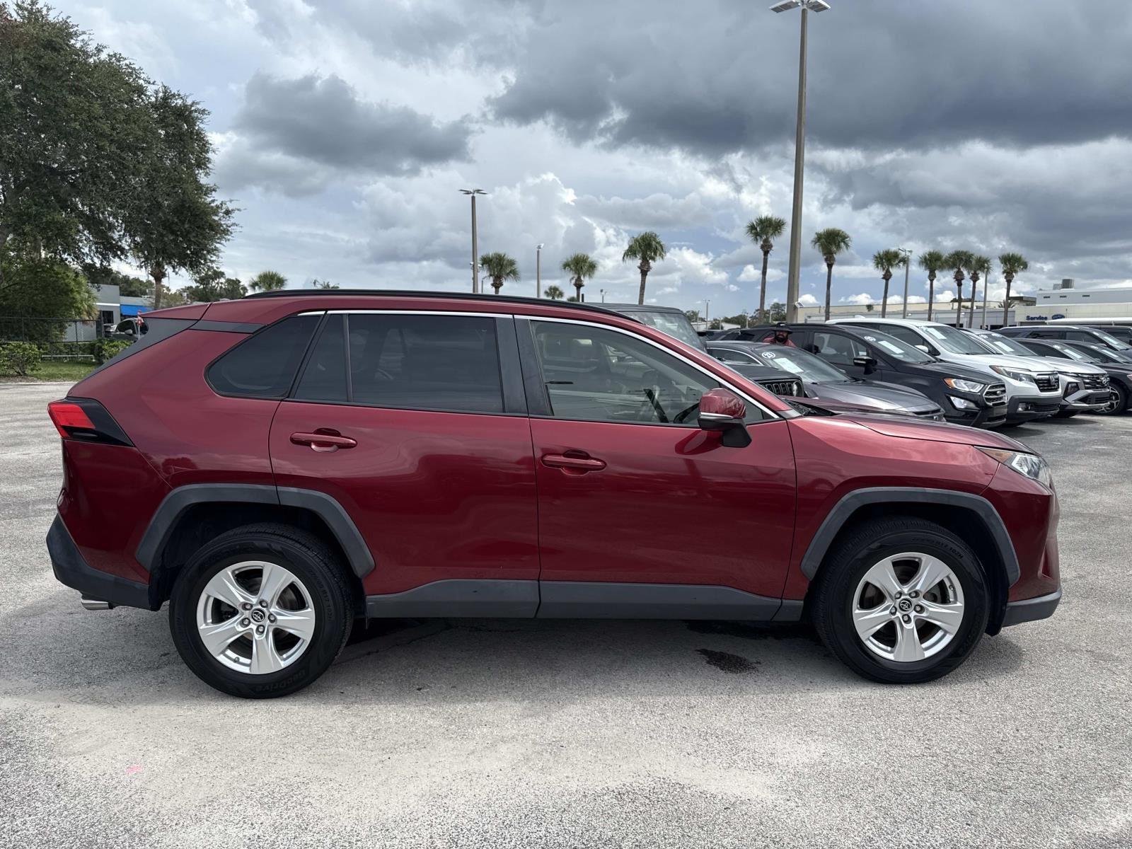 2019 Toyota RAV4 XLE photo 2