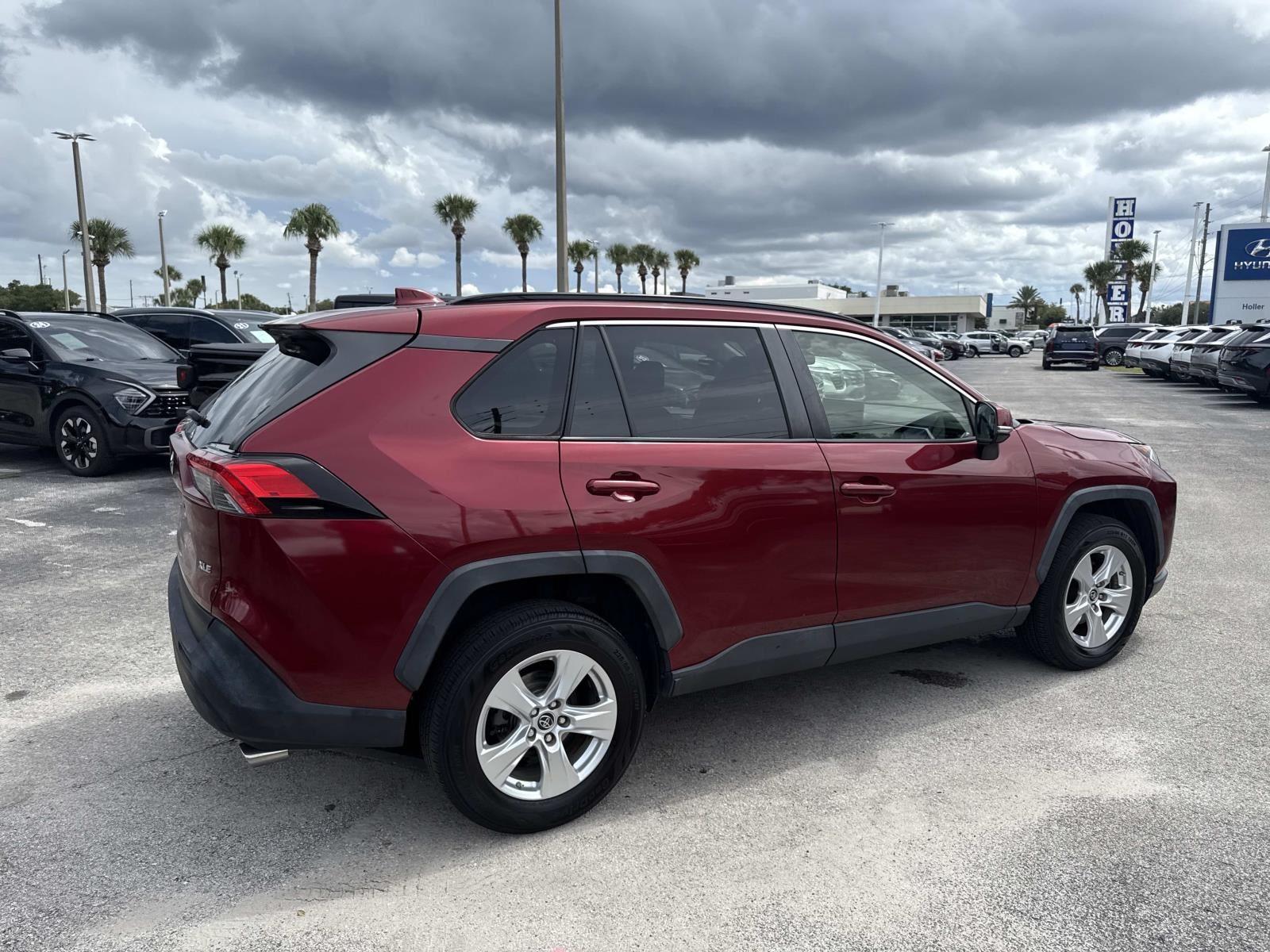 2019 Toyota RAV4 XLE photo 3