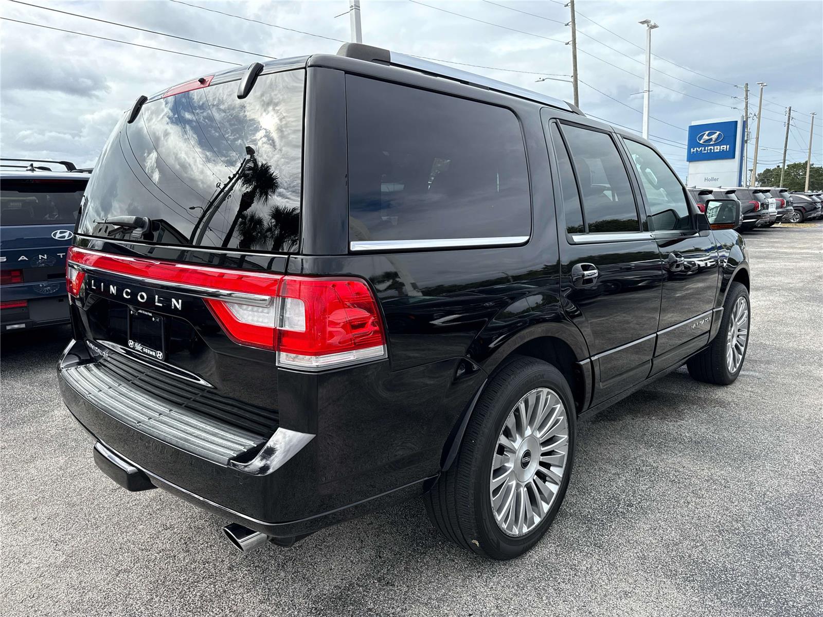 2017 Lincoln Navigator Select photo 3