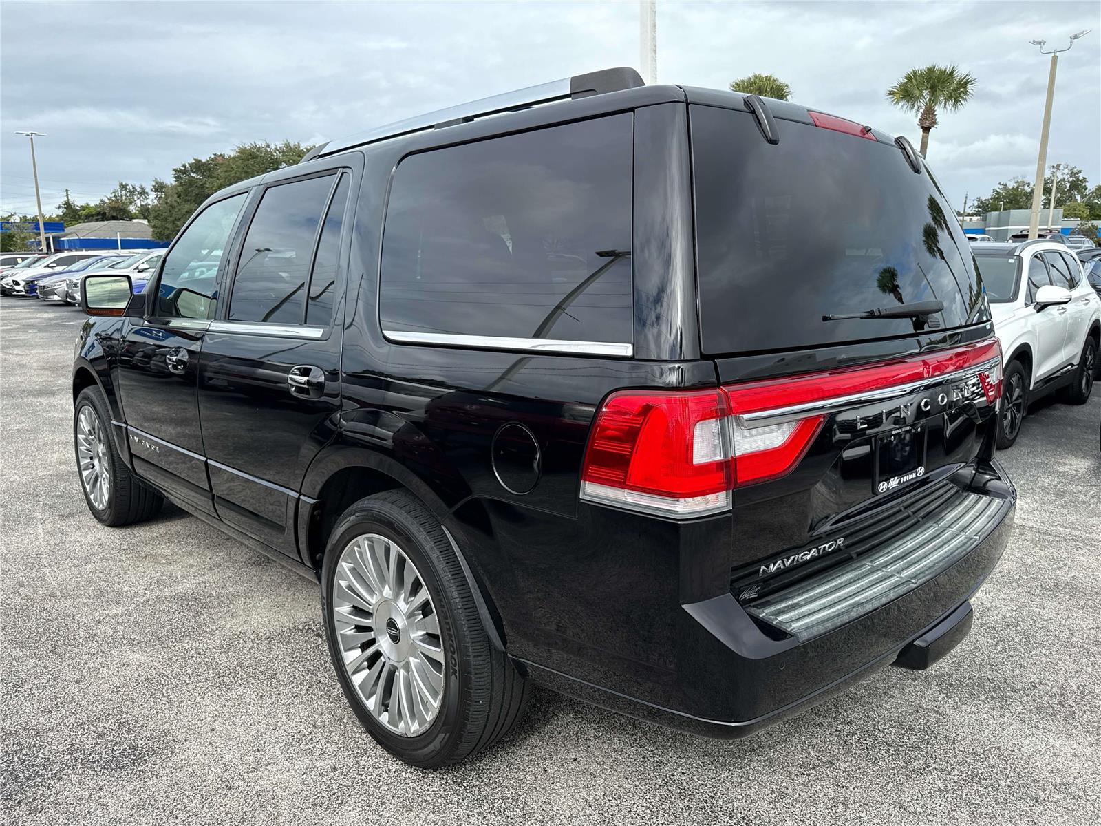 2017 Lincoln Navigator Select photo 4