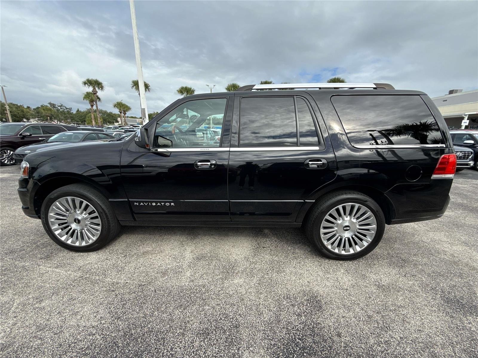 2017 Lincoln Navigator Select photo 5