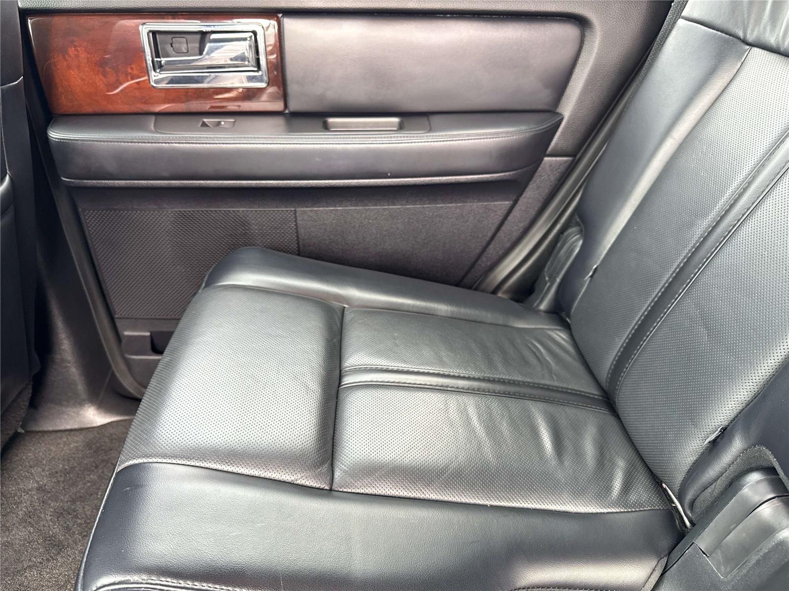 2017 Lincoln Navigator Select photo 11