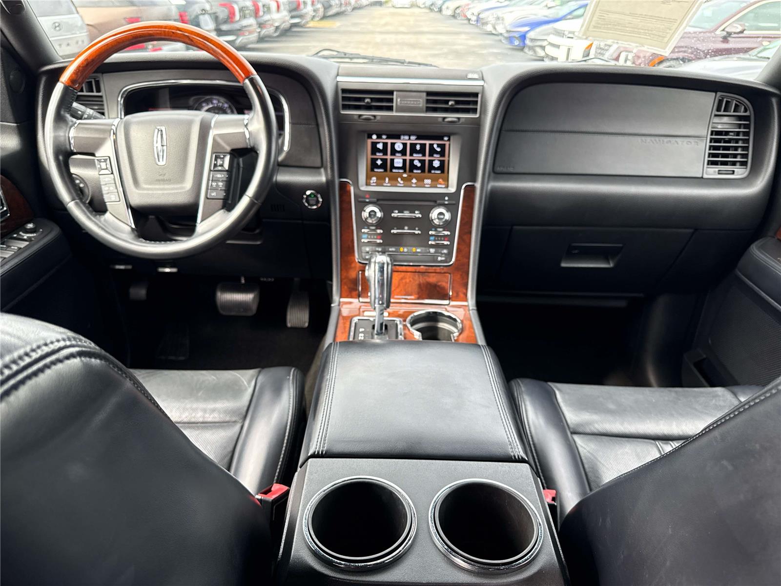 2017 Lincoln Navigator Select photo 12