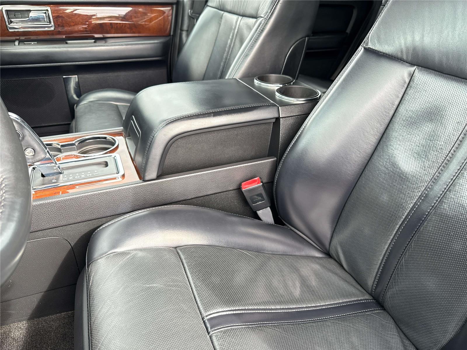 2017 Lincoln Navigator Select photo 16