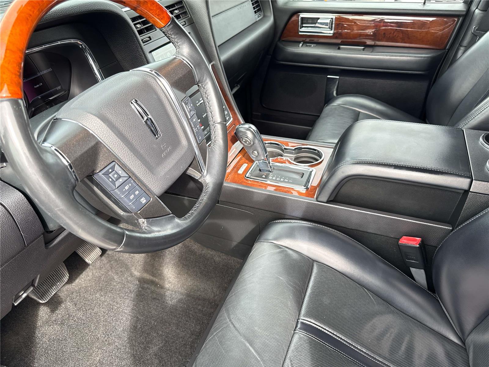 2017 Lincoln Navigator Select photo 17