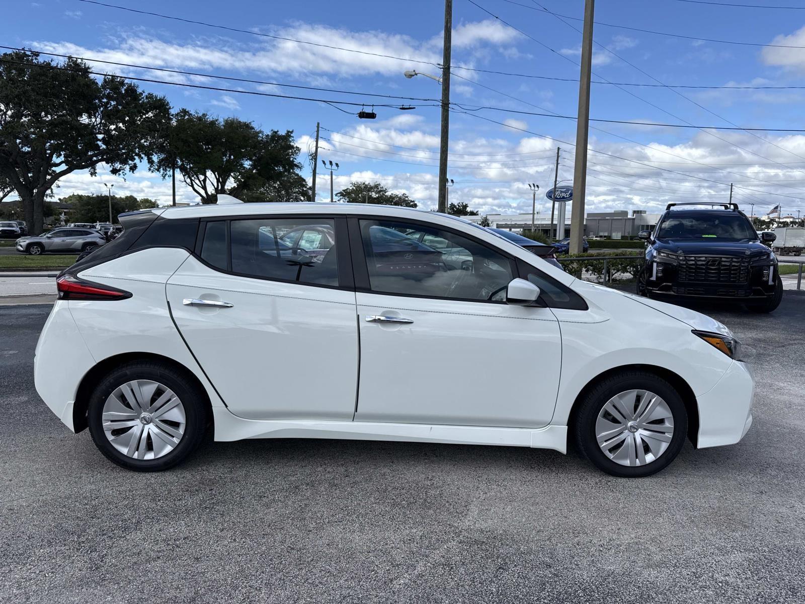 2022 Nissan LEAF S