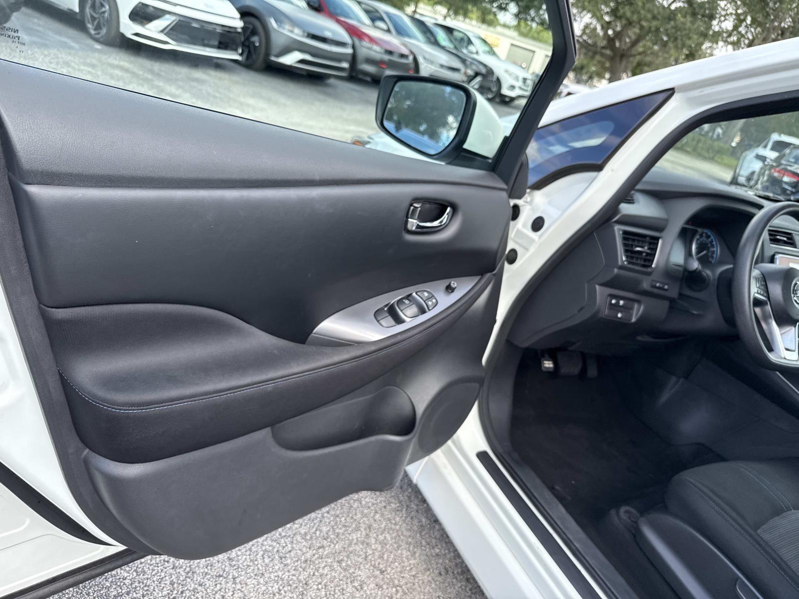 2022 Nissan LEAF S