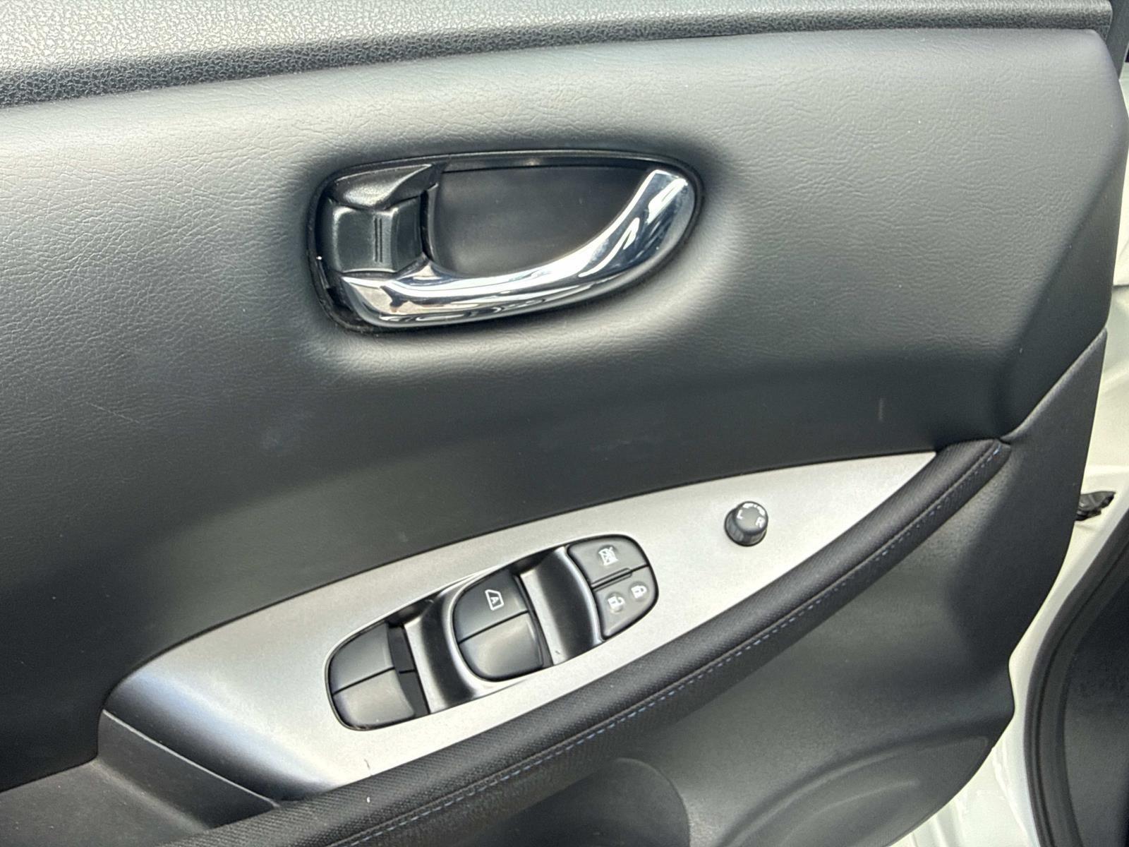 2022 Nissan LEAF S