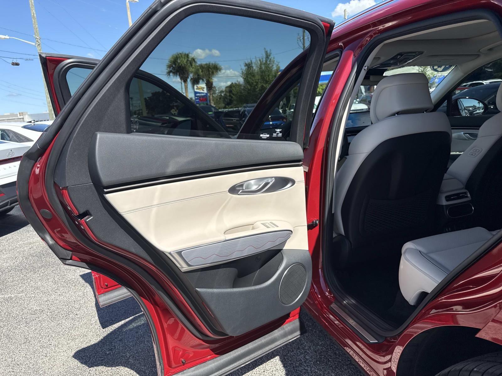 2025 Genesis GV70 2.5T