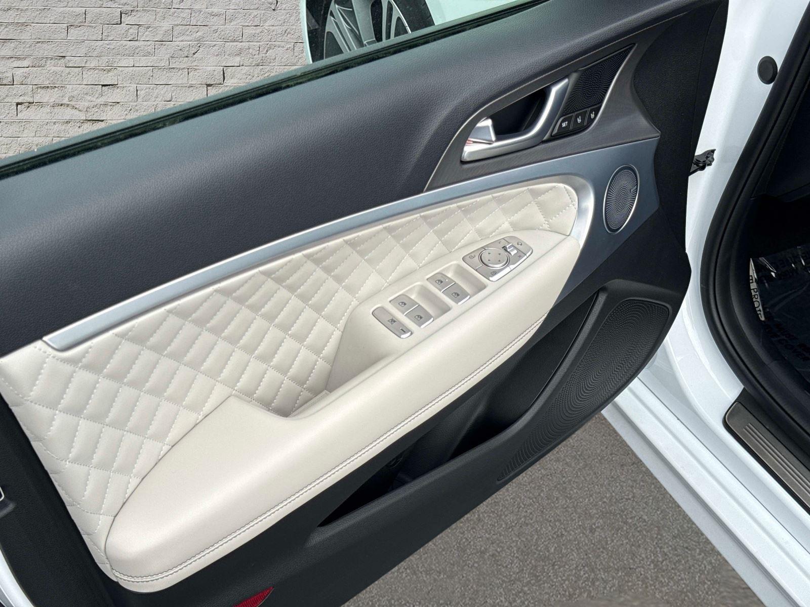 2025 Genesis G70 3.3T Sport Prestige