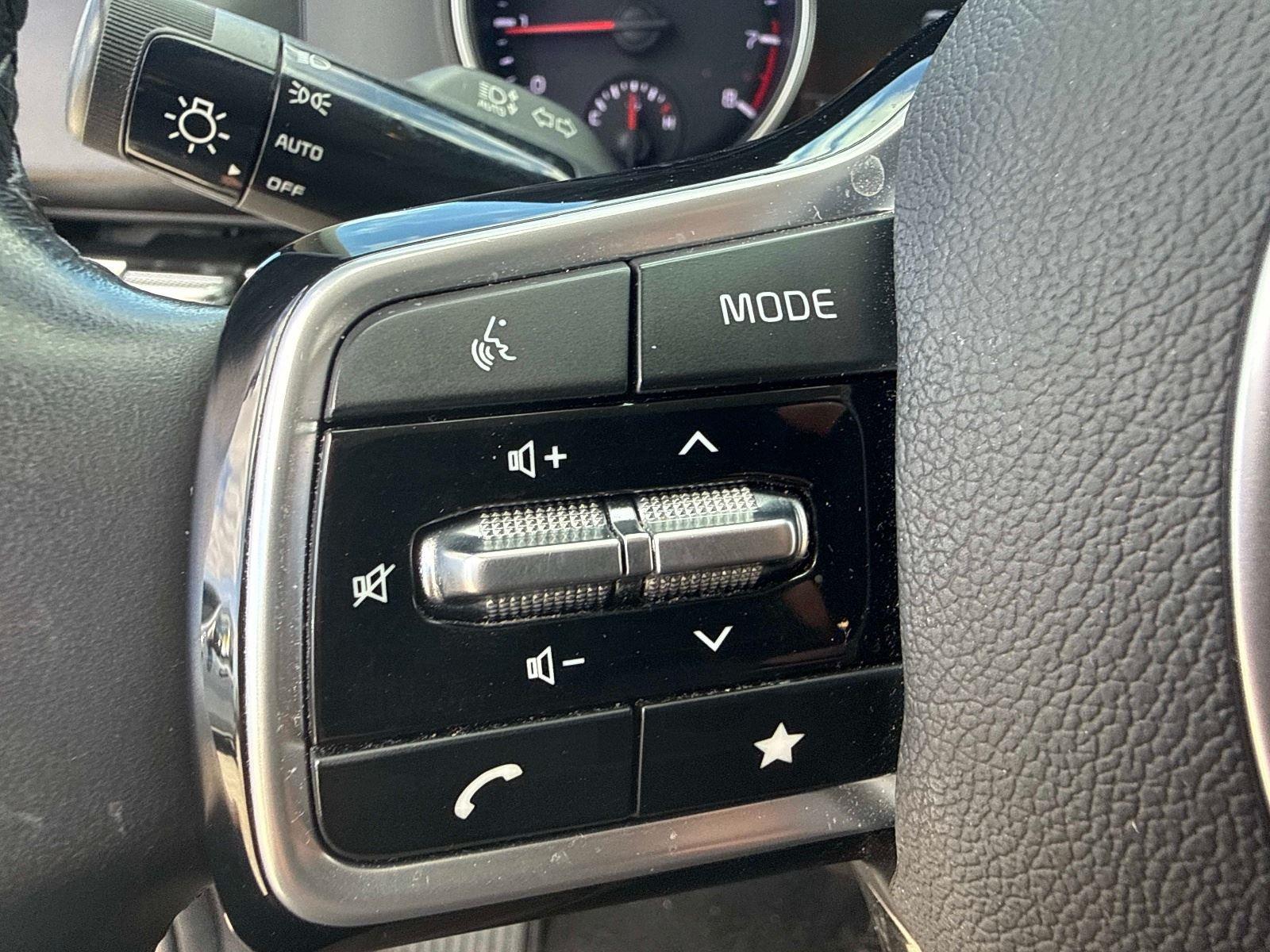 2023 Kia Carnival LX