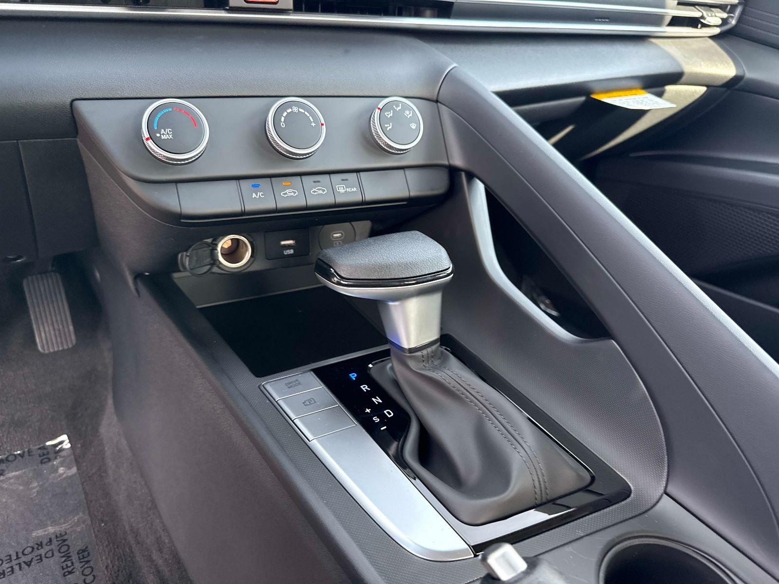 2026 Hyundai Elantra SE