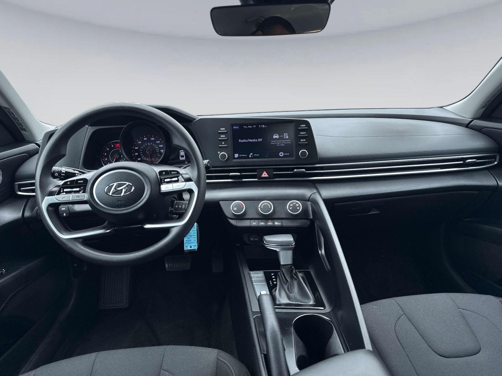 2022 Hyundai Elantra SE