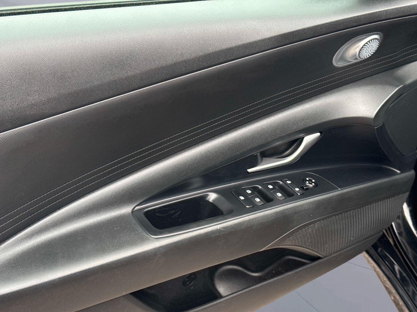 2022 Hyundai Elantra SE