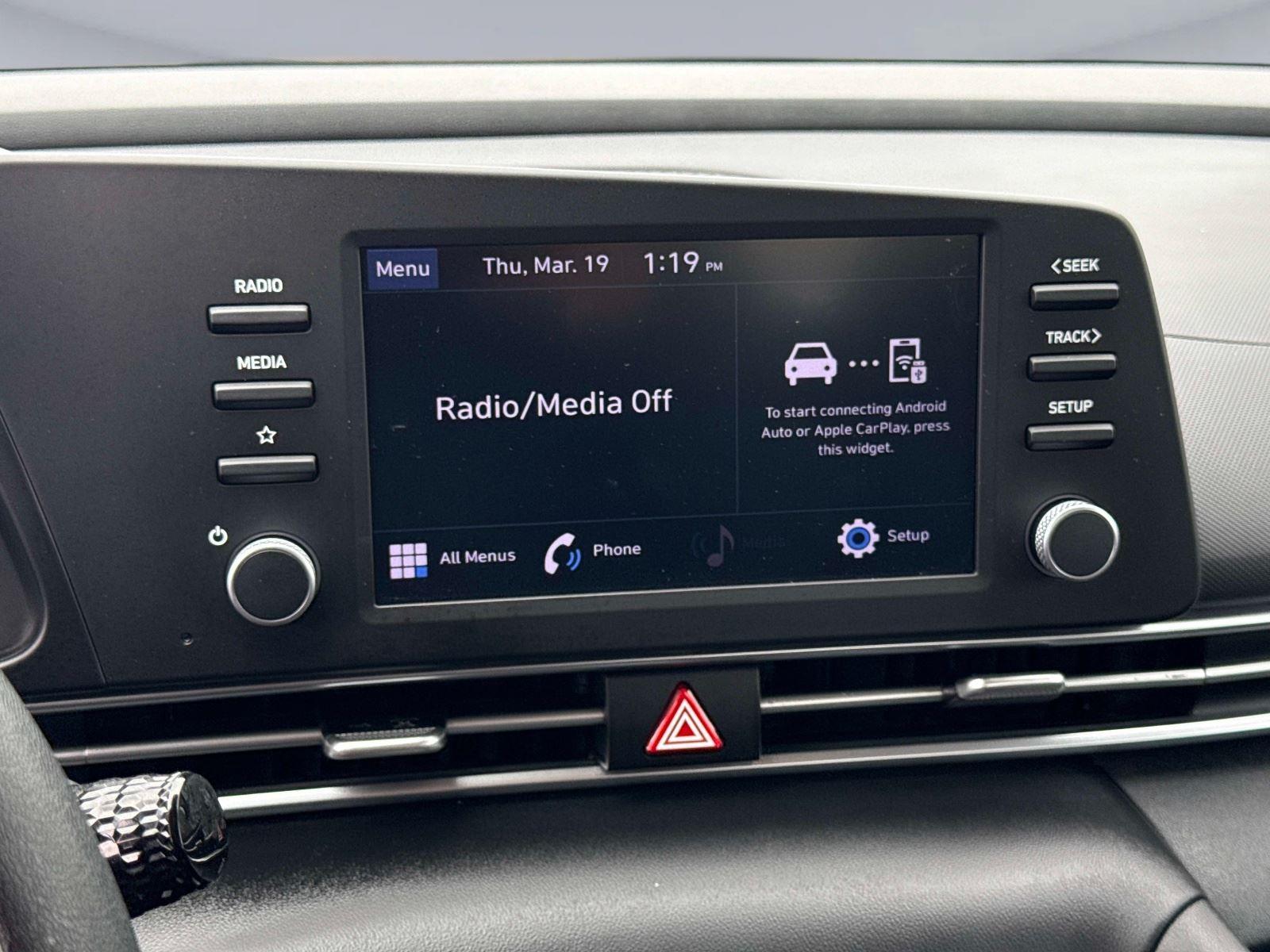 2022 Hyundai Elantra SE