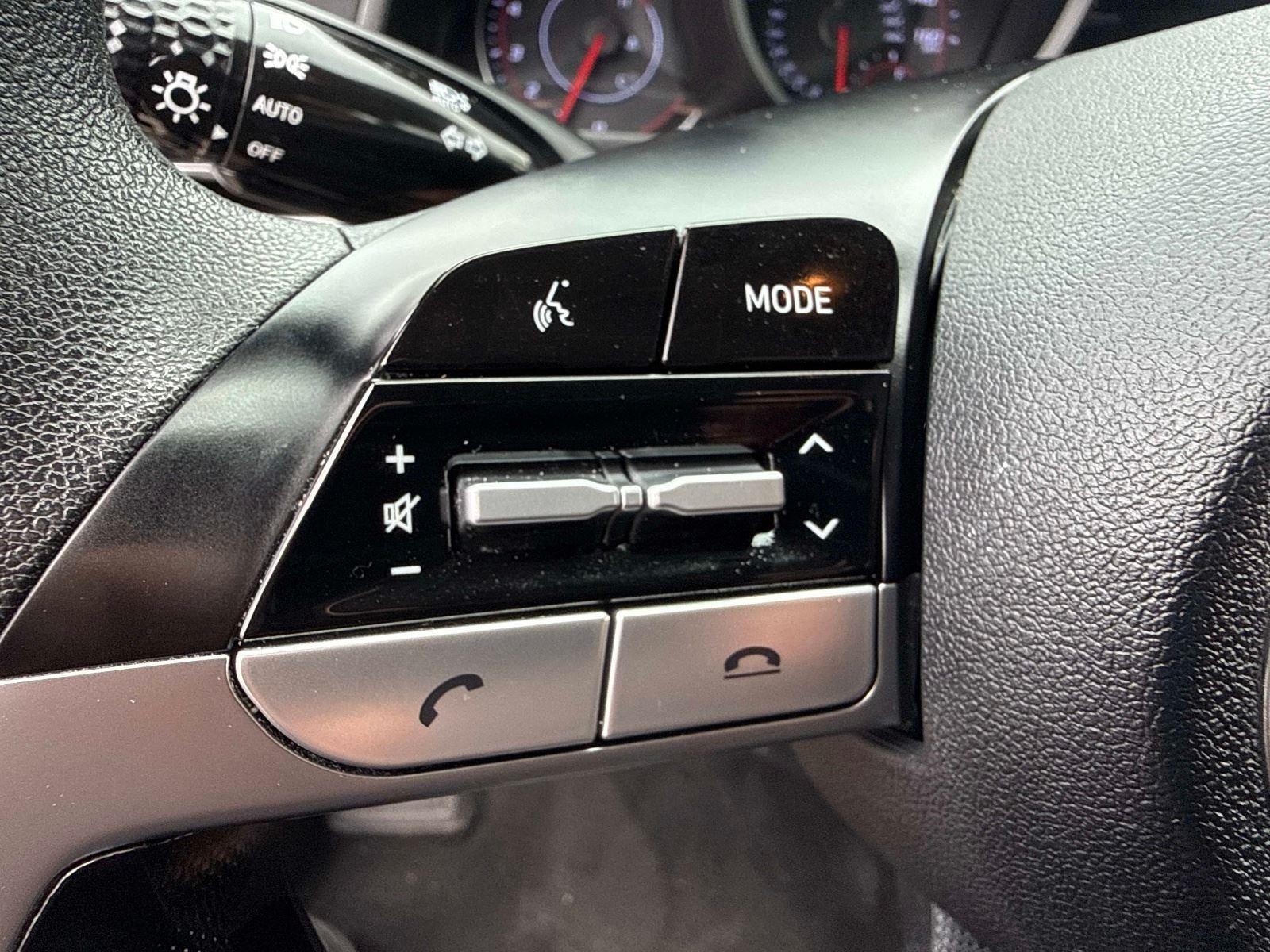 2022 Hyundai Elantra SE