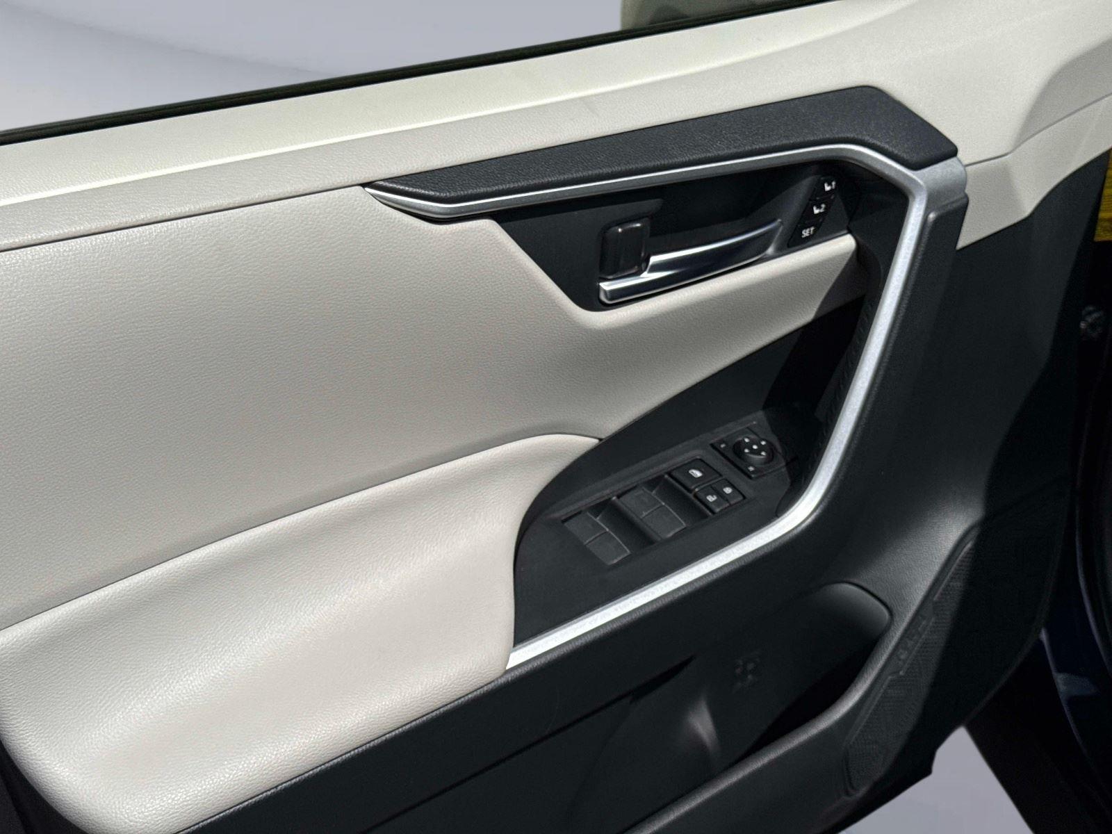 2025 Toyota RAV4 Hybrid XLE Premium