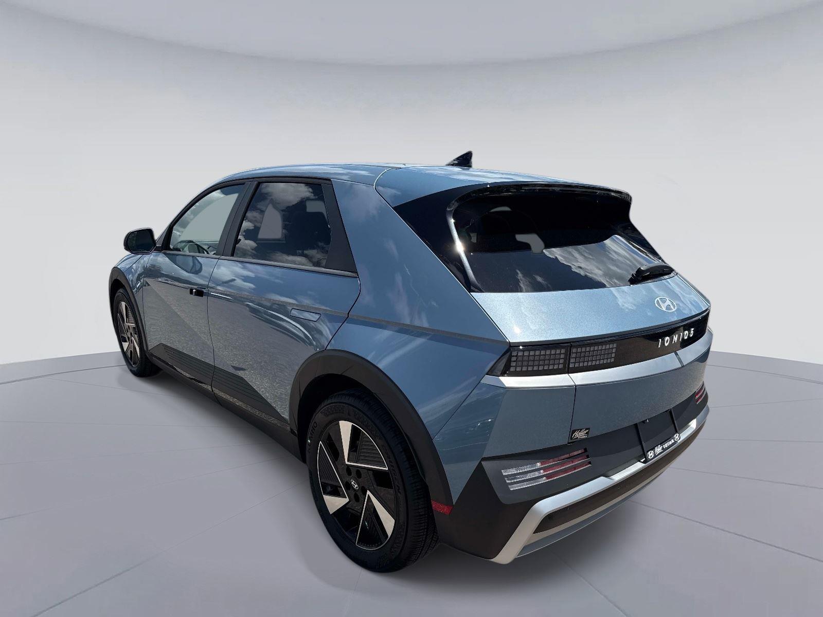 2025 Hyundai IONIQ 5 SE Standard Range