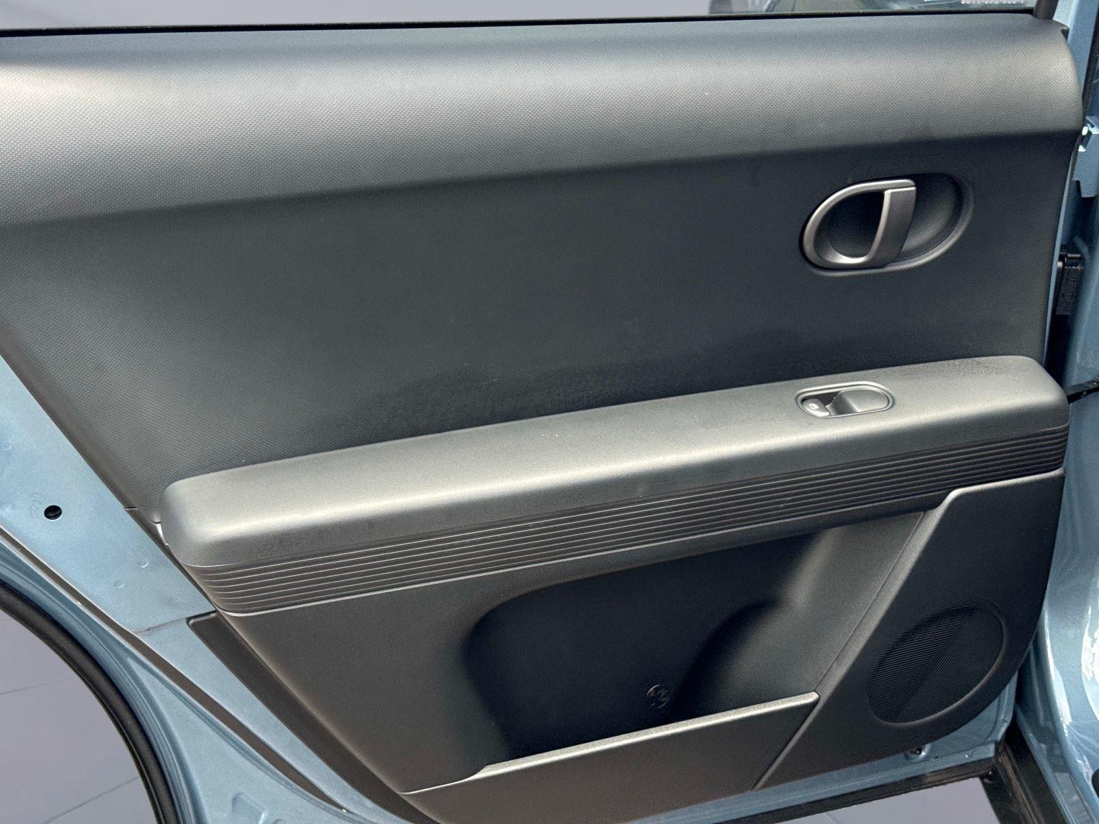 2025 Hyundai IONIQ 5 SE Standard Range