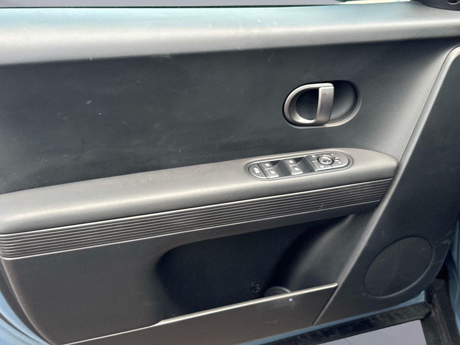2025 Hyundai IONIQ 5 SE Standard Range
